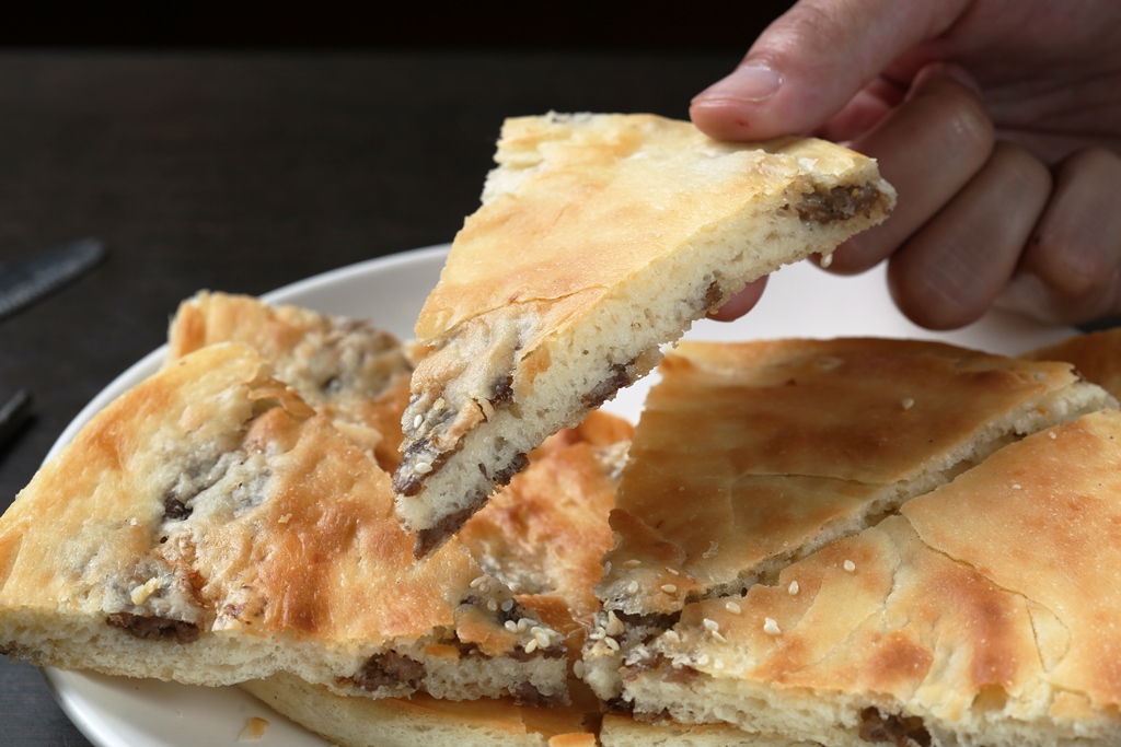 「肉饢」單吃就很可口，也適合用來當主食配菜。（100元／張）