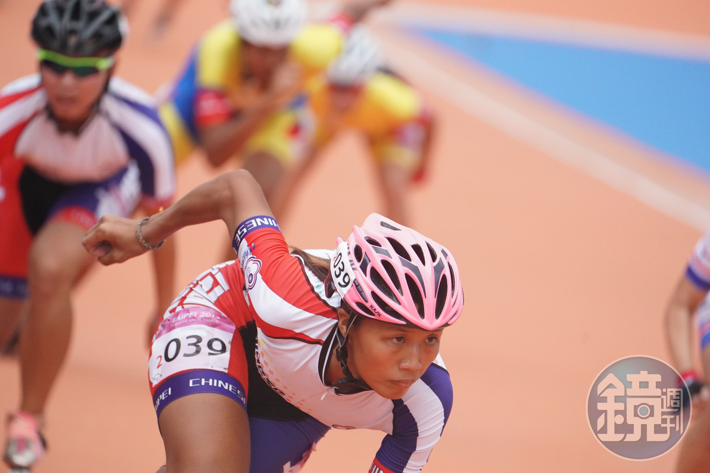 女子組的陳映竹、李孟竹、楊合貞也以4分25秒026，為滑輪溜冰添得第8金。