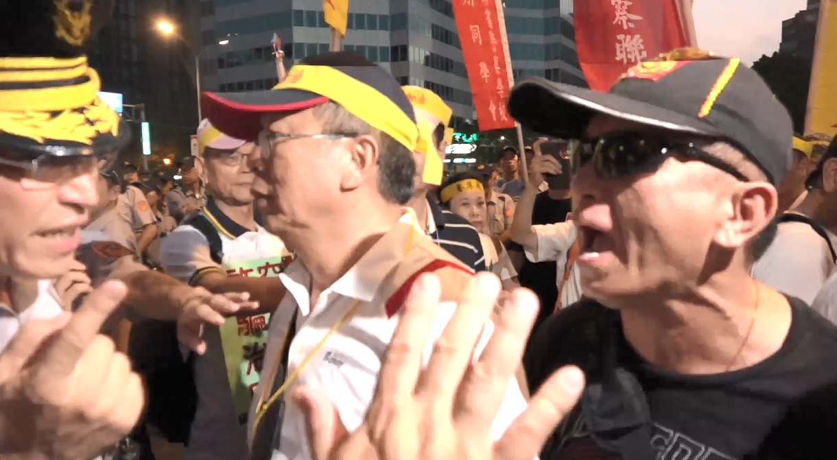 李彧彬在世大運開幕式前與警方發生衝突，大聲飆罵員警。