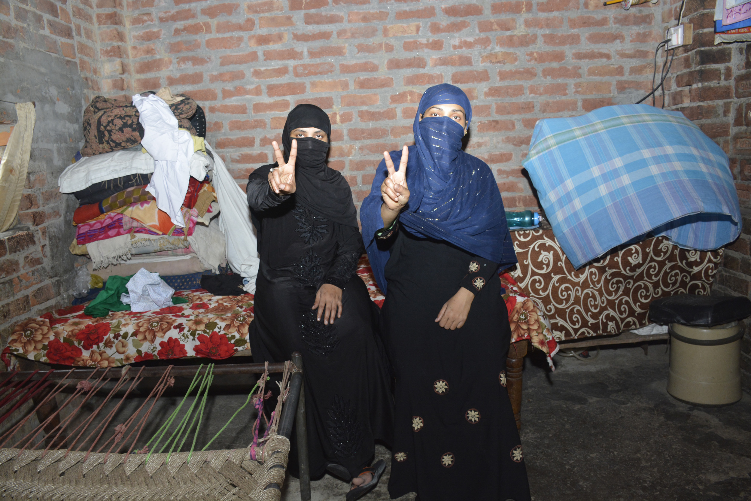 印度最高法院宣布穆斯林男性喊三聲talaq即可離婚，是違憲行為。對這遲來的正義，穆斯林女性開心慶祝。（東方IC）