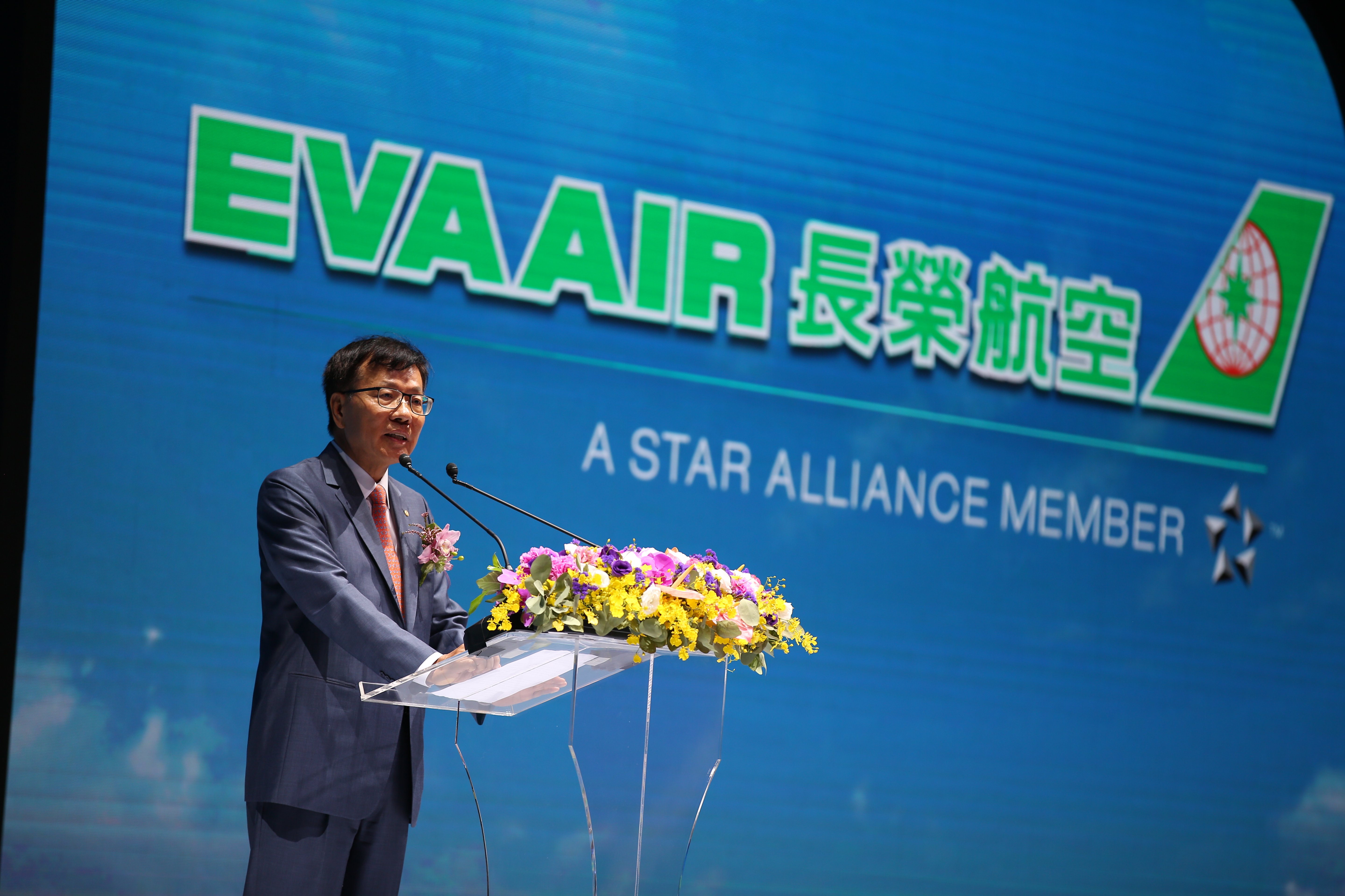 長榮航空董事長林寶水親自主持記者會，他表示和夏姿合作，是台灣兩大精品結合的概念。