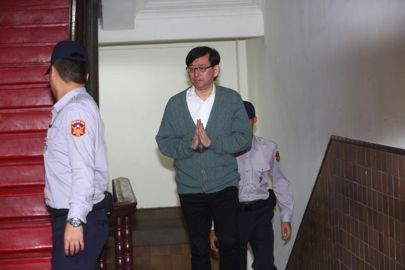 前幸福人壽董事長鄧文聰因涉嫌掏空百億元，一審遭重判28年。