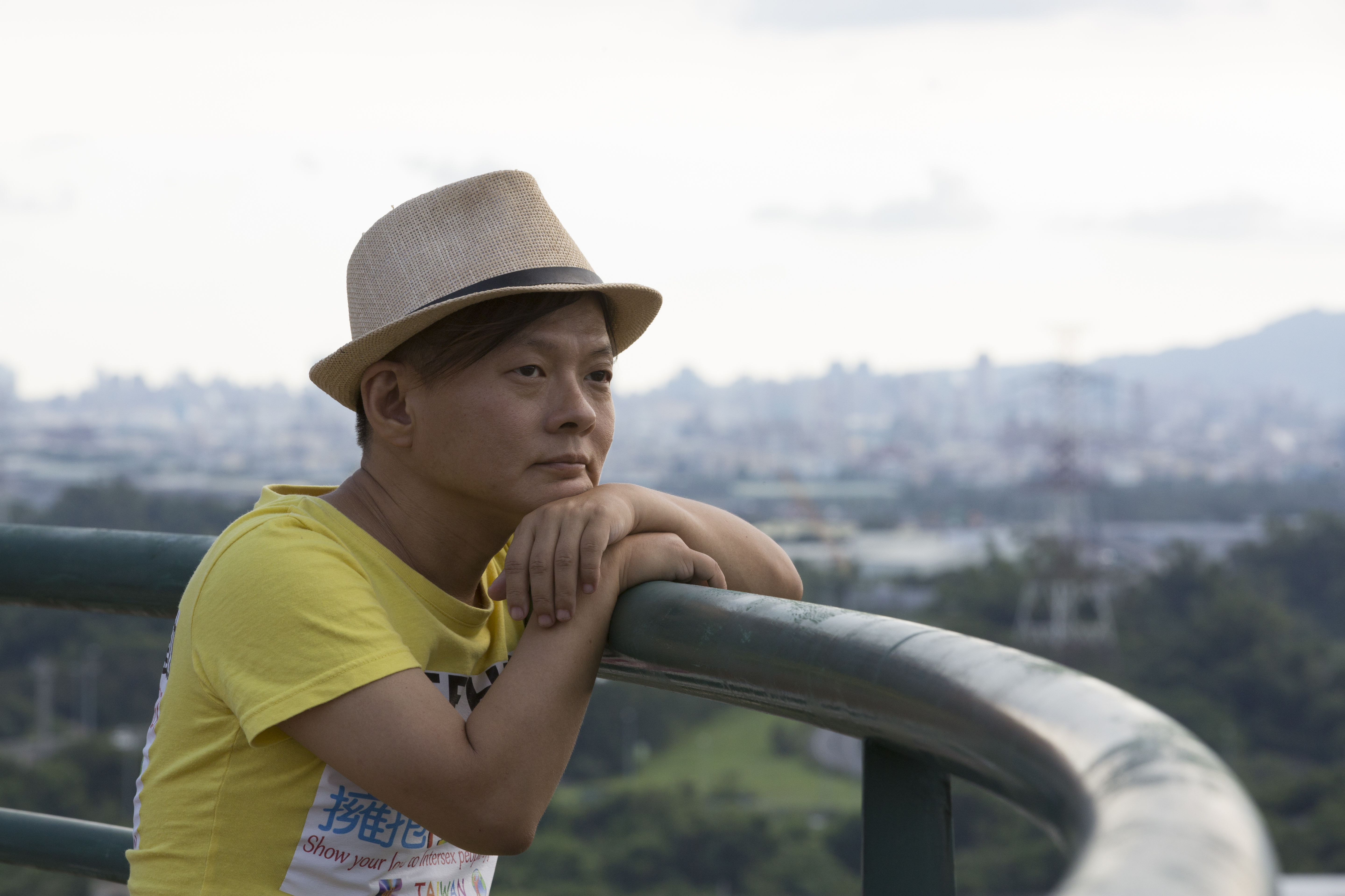 記憶如碎片，裡頭的光景是片斷的，回顧過去，丘愛芝時常露出思索的神情。