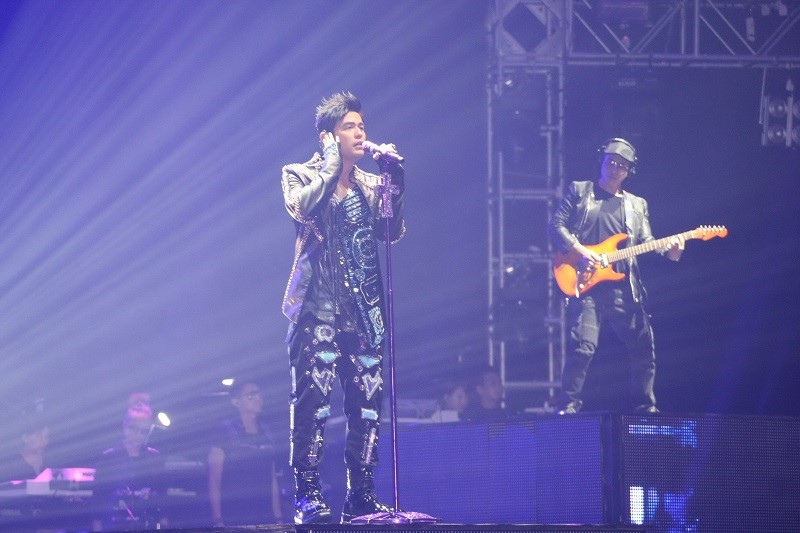 流行音樂天王周杰倫（左）所屬的杰威爾音樂，除長年培養新秀，如今也與大學產學合作。（東方IC）