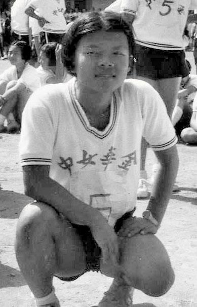丘愛芝國中讀女校,當身邊的女孩紛紛成為女人時,他卻越來越像男生。(丘愛芝提供)