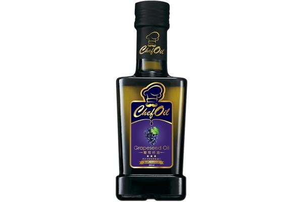 Chef Oil葡萄籽油適合用於中溫拌炒，富含維生素E有助抗氧化，及接近九成的不飽和脂肪酸。