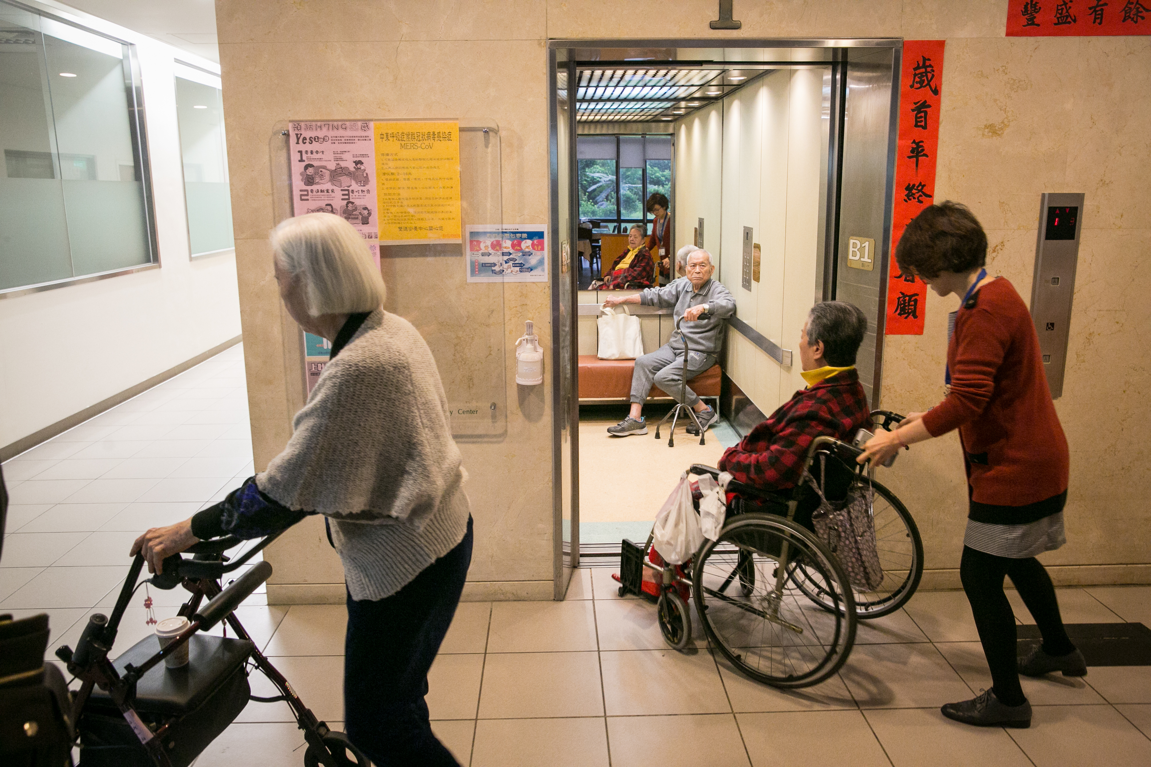 定期殘扶險便宜但有保障期限，若擔心75歲後沒有保險轉嫁風險，可混搭定期與終身。