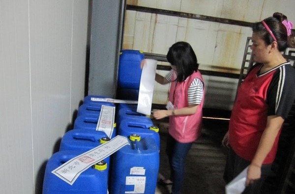 淦成企業被檢警查出以工業醋酸浸泡海參，負責人遭判刑1年。