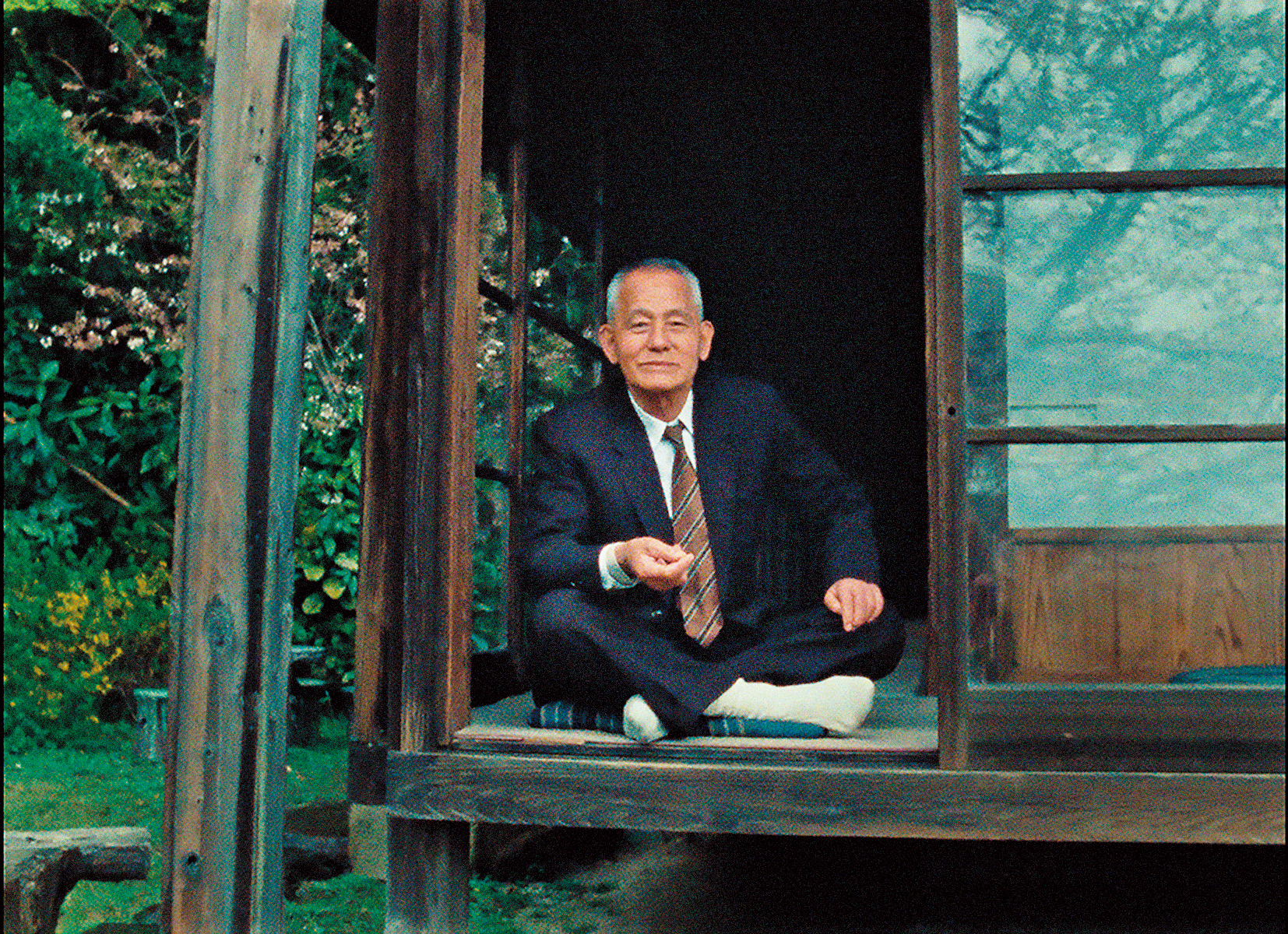 把小津安二郎視為偶像的文溫德斯，親自跑到日本去追尋小津過往的足跡，也訪問了小津的電影班底。（甲上提供）