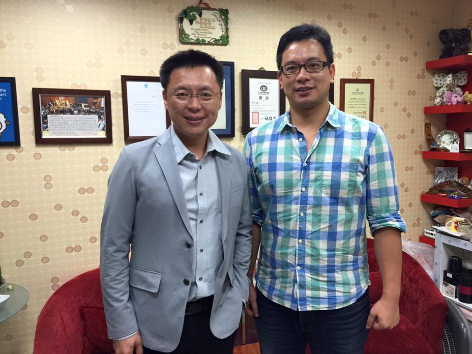 在悠遊卡公司董事長任內發行「波波卡」而下台的戴季全，因名列數位政委唐鳳臉書總部參訪團，而再度引發爭議。（翻攝自趙天麟臉書）