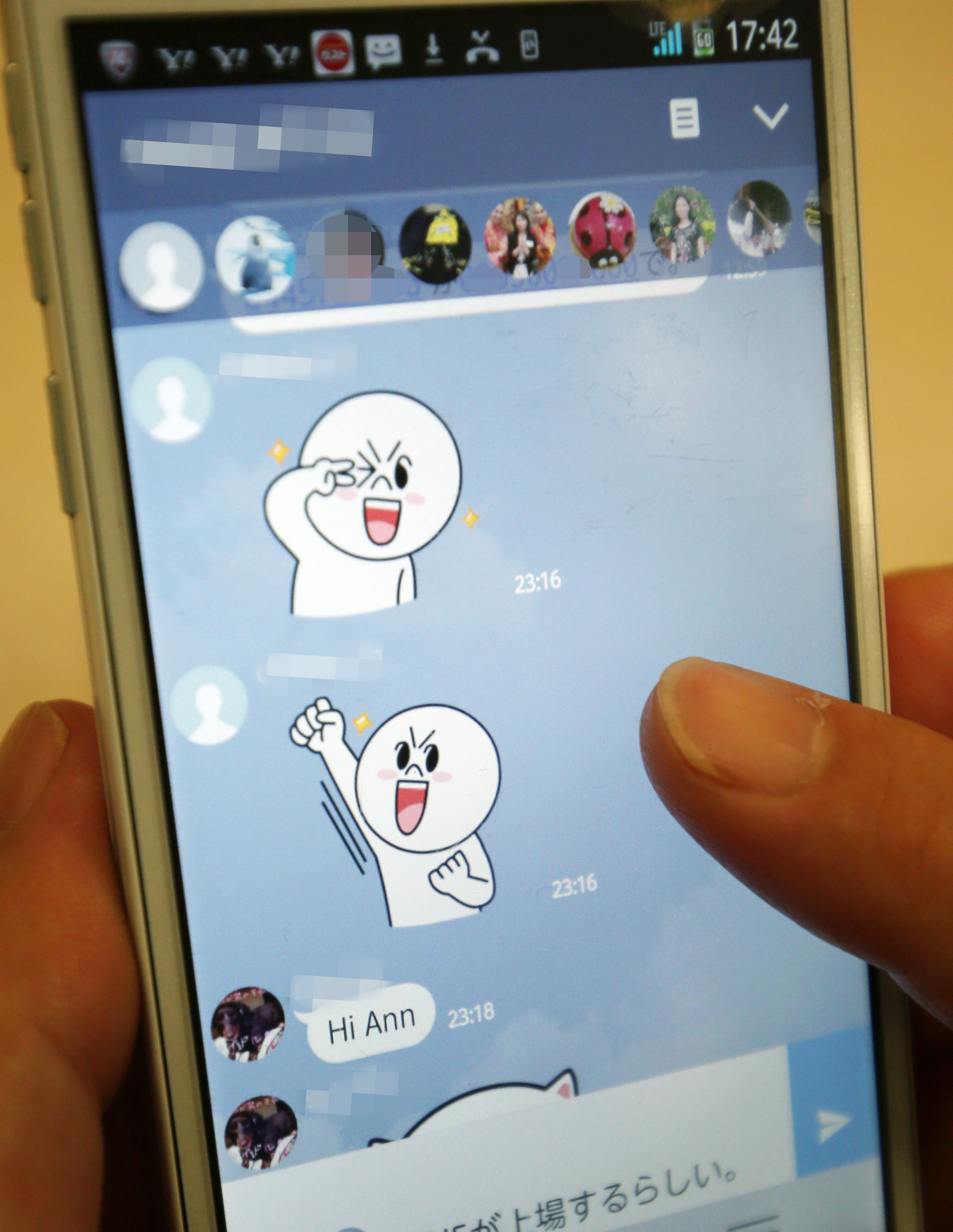 不想回覆對方還得小心翼翼,現在不少日本高中女生對待LINE的態度是「不讀不回」。(東方IC)