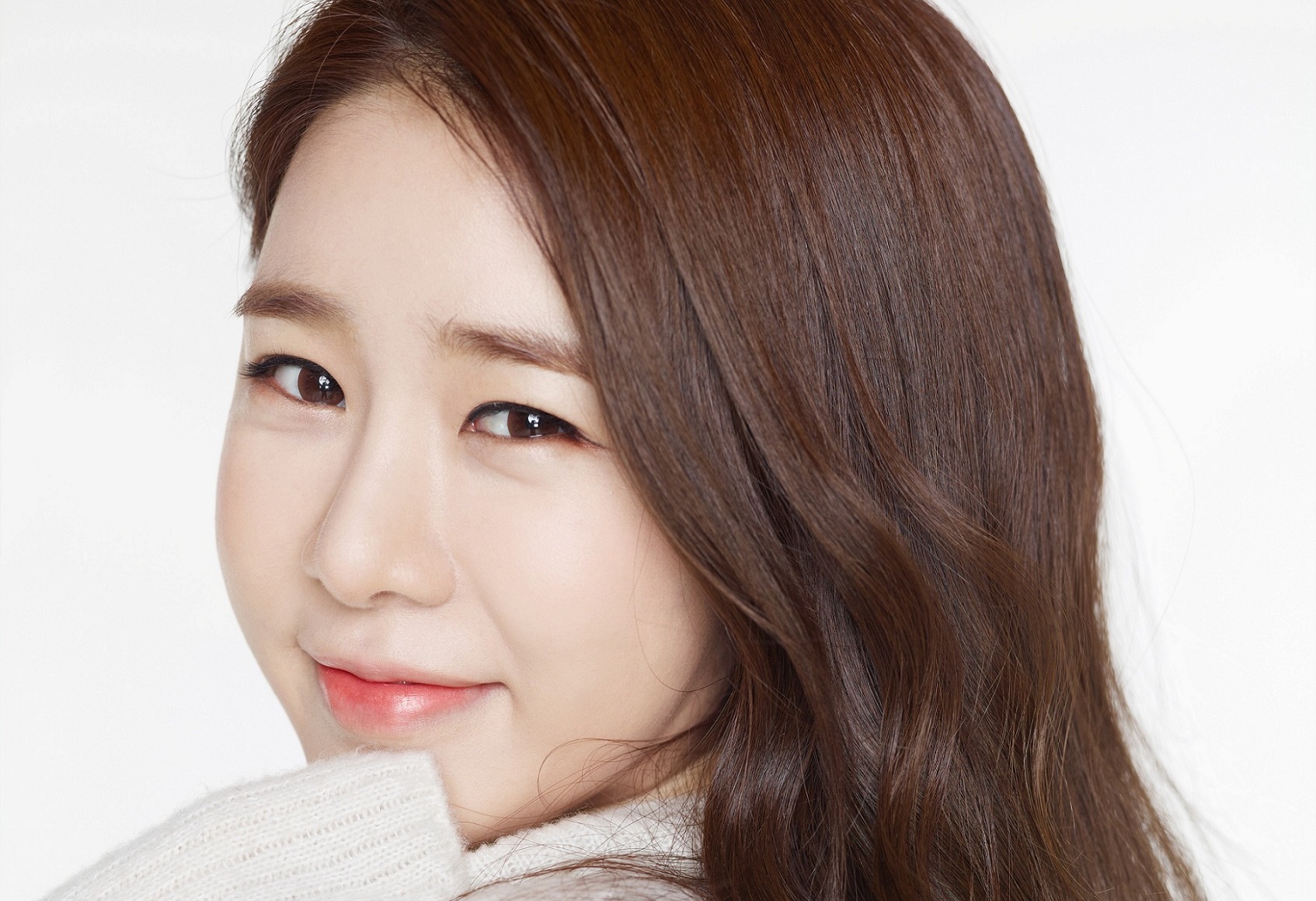 以韓劇《鬼怪》走紅的南韓女星劉仁娜，30日受邀來台參加時尚精品上市發表會。