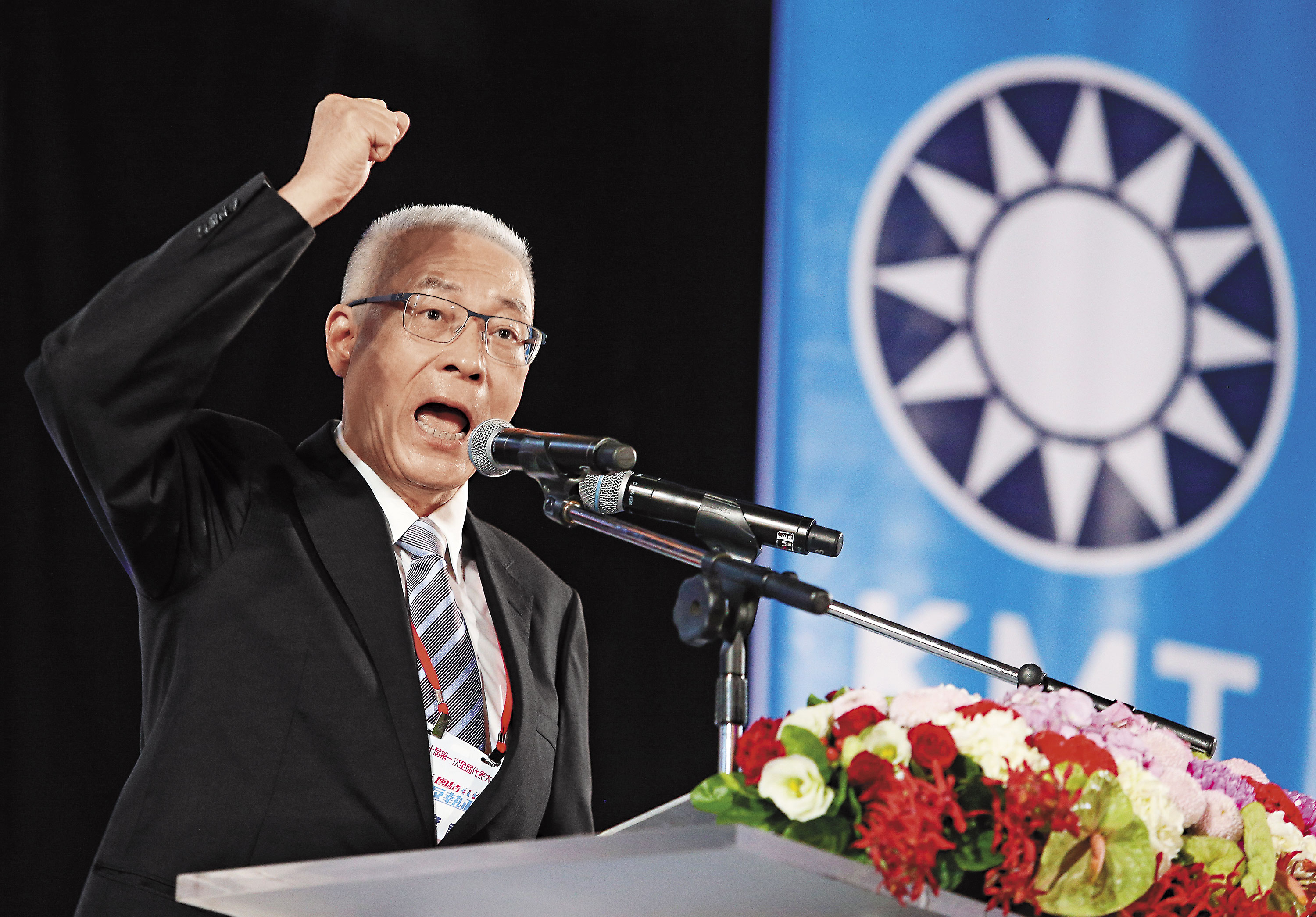 吳敦義820全代會上任後，振臂高呼誓言重返執政，卻連國民黨基金會都管不到。（台北市攝影記者聯誼會提供）