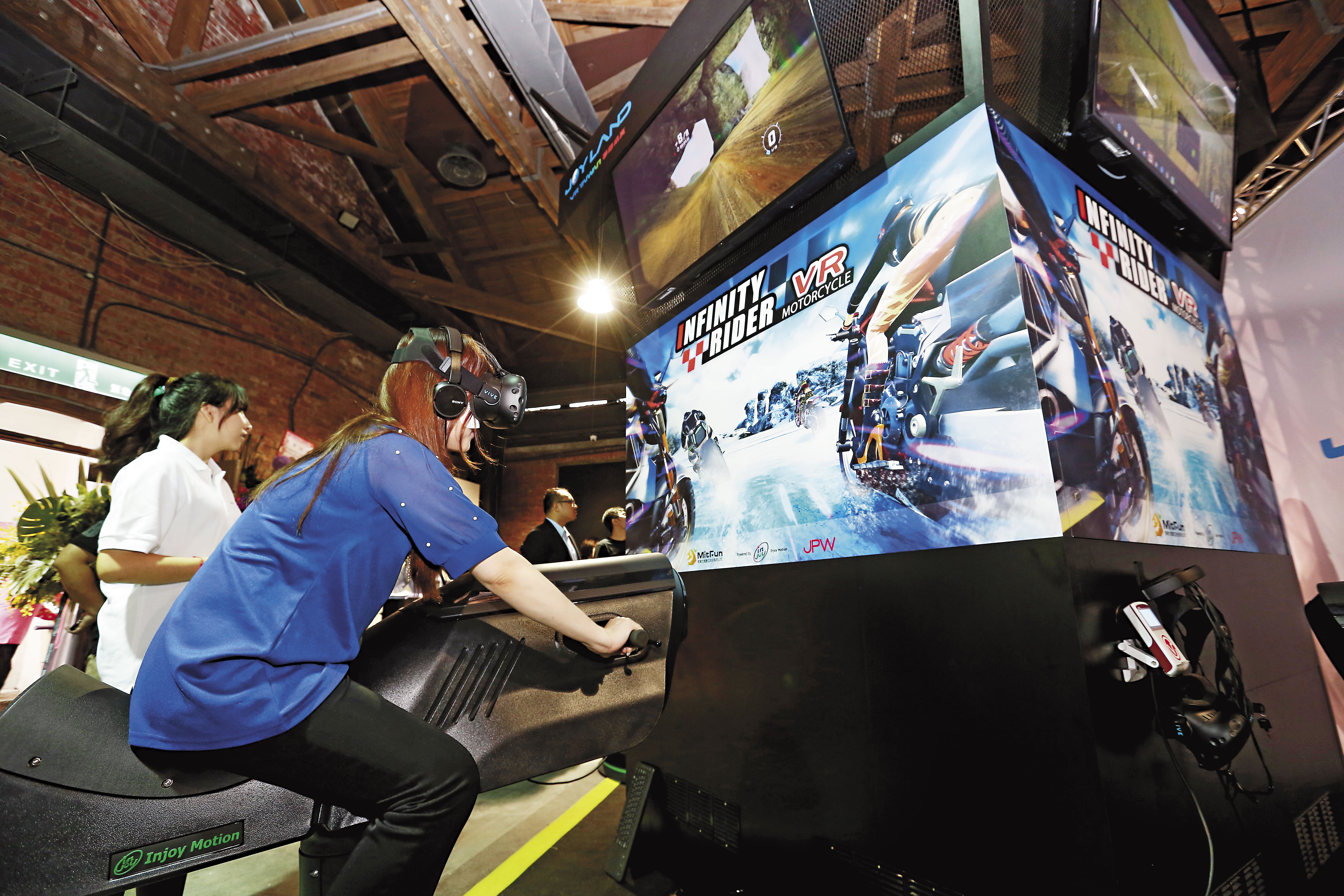 股市最愛想像空間，如今各種新科技領域如無人機、VR與AR等百花齊放，短期內還是可以繼續參與市場成長。