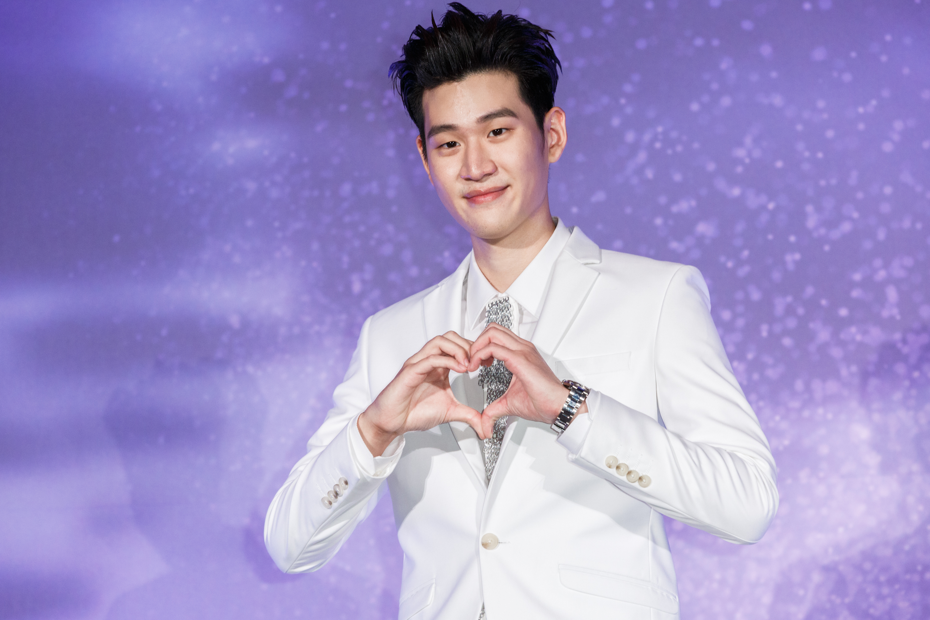 周興哲創作受肯定，人氣漸漲。