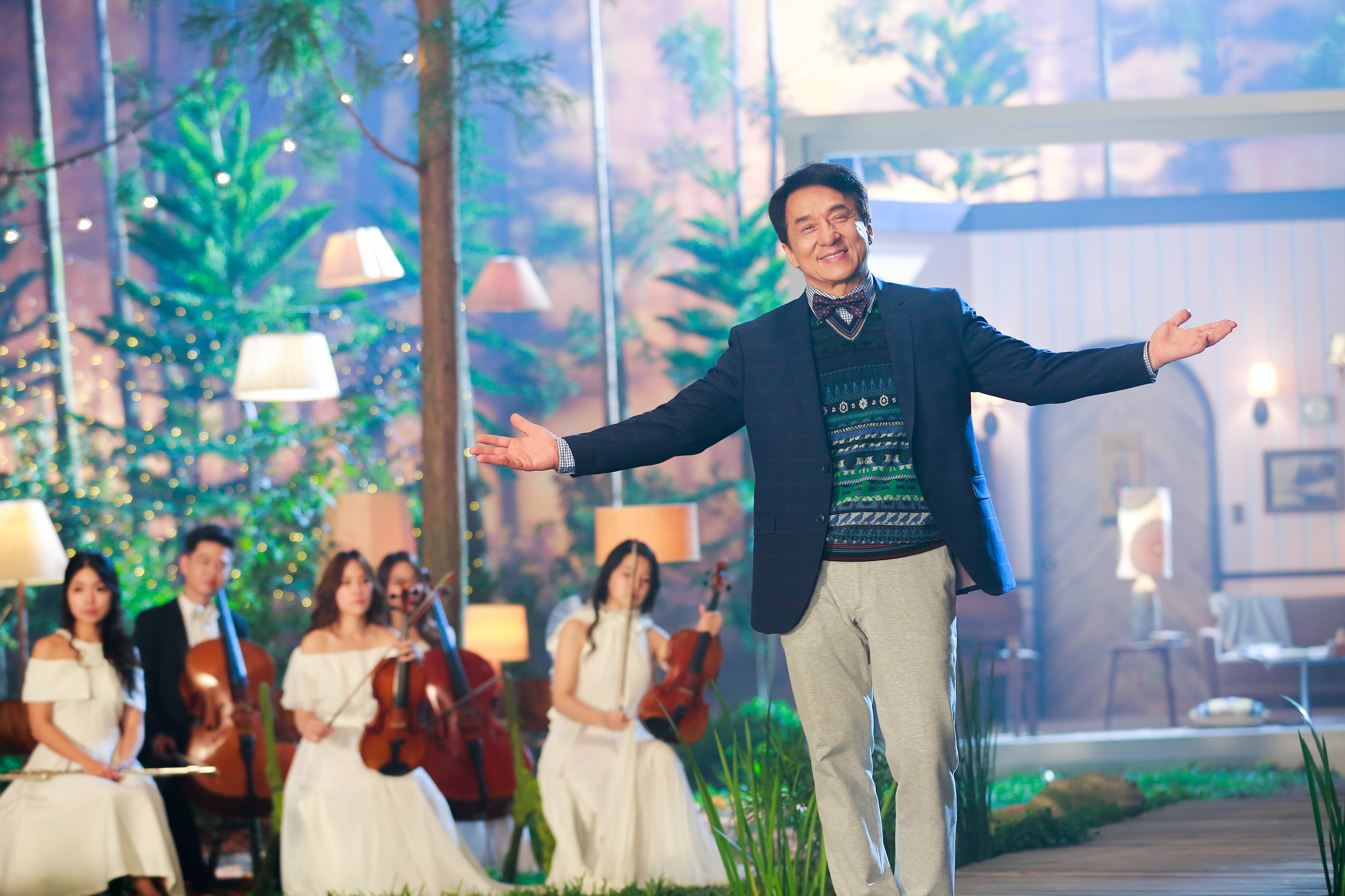 成龍MV找來台北愛樂室內樂坊助陣，呈現國際巨星氣勢。