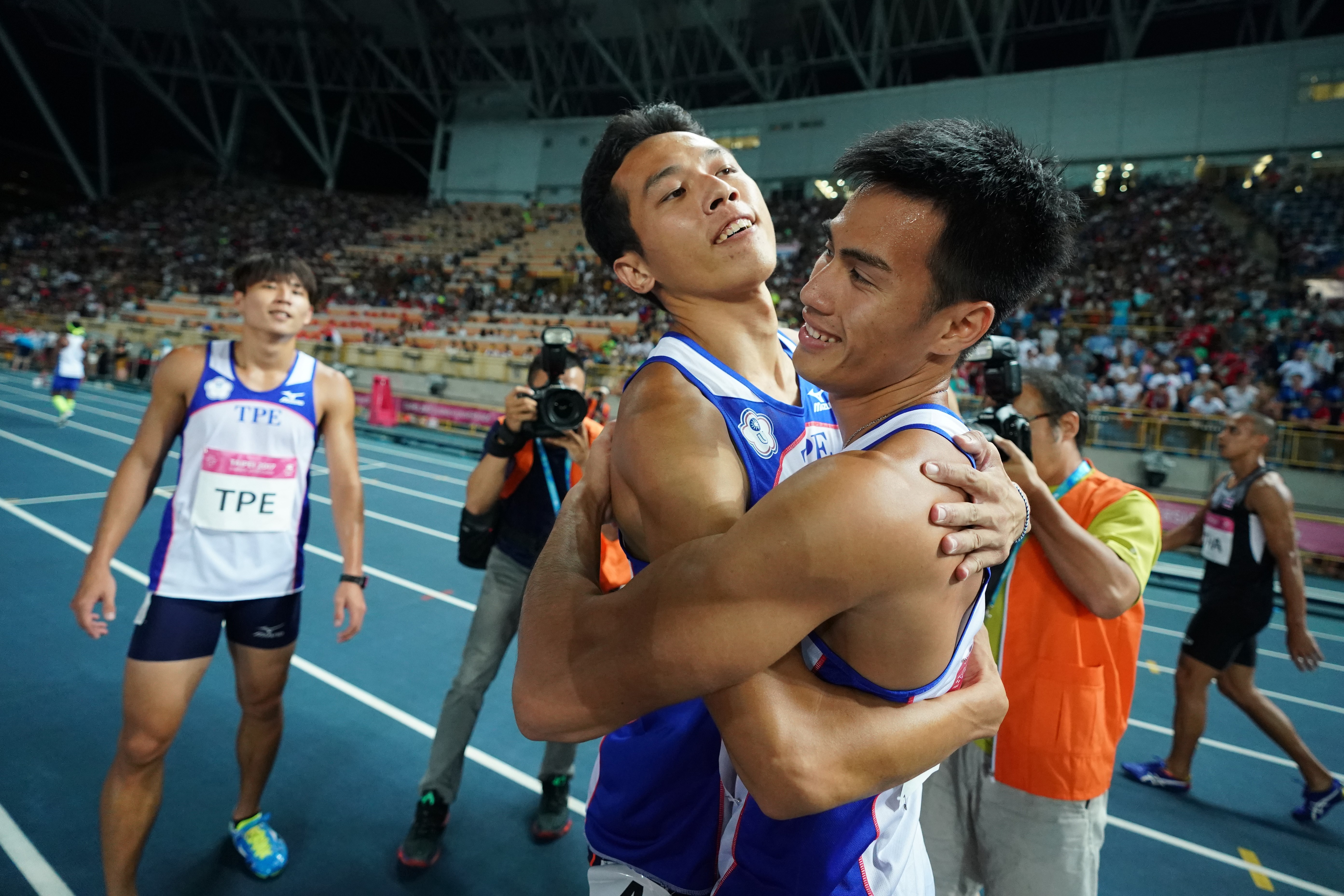 台灣最速男楊俊瀚（右）領軍，田徑男子400接力奪銅。