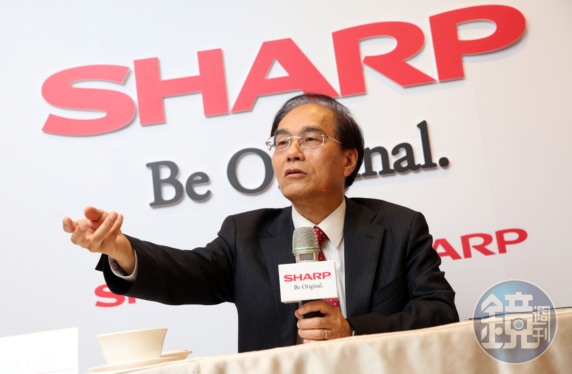 戴正吳不帶家眷、單槍匹馬前往日本上任，一年內就繳出夏普轉虧為盈的成績單。
