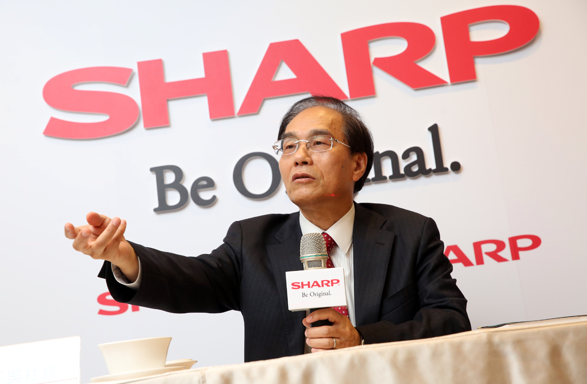 戴正吳不帶家眷、單槍匹馬前往日本上任，一年內就繳出夏普轉虧為盈的成績單。