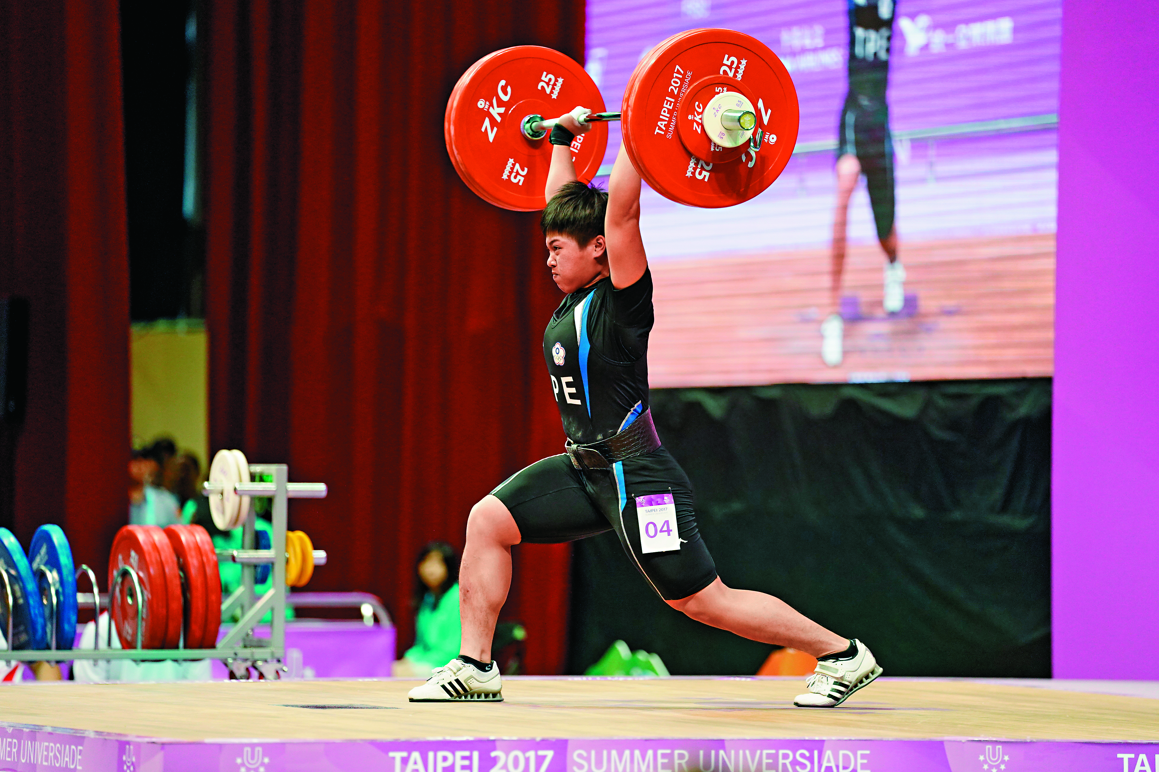 世大運女子舉重69公斤級金牌，洪萬庭。