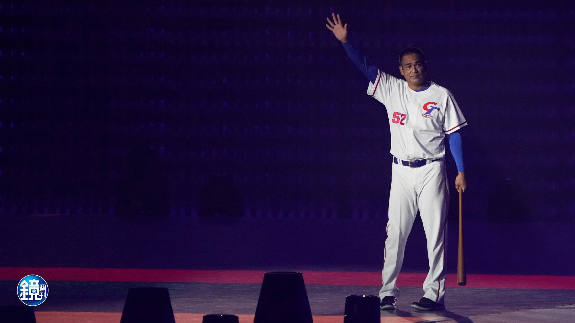 世大運開幕典禮的重頭戲,陳金鋒「鋒砲炸裂」,華麗點燃開幕聖火。