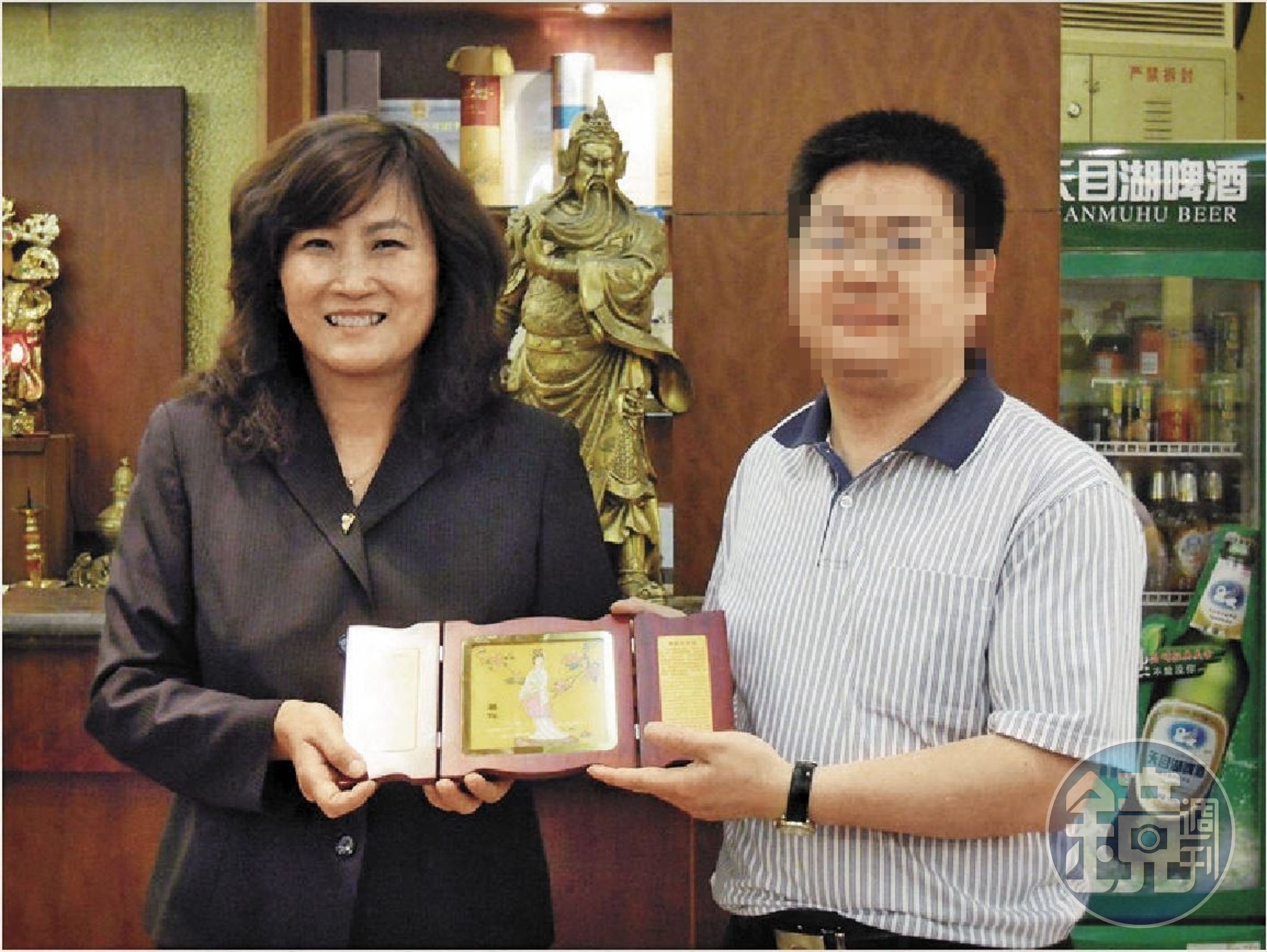 中華象協理事長薛嘉昀（左）遭爆將出賽推薦權當成女兒的升學工具，也讓中華象協被停權處分。（翻攝網路）