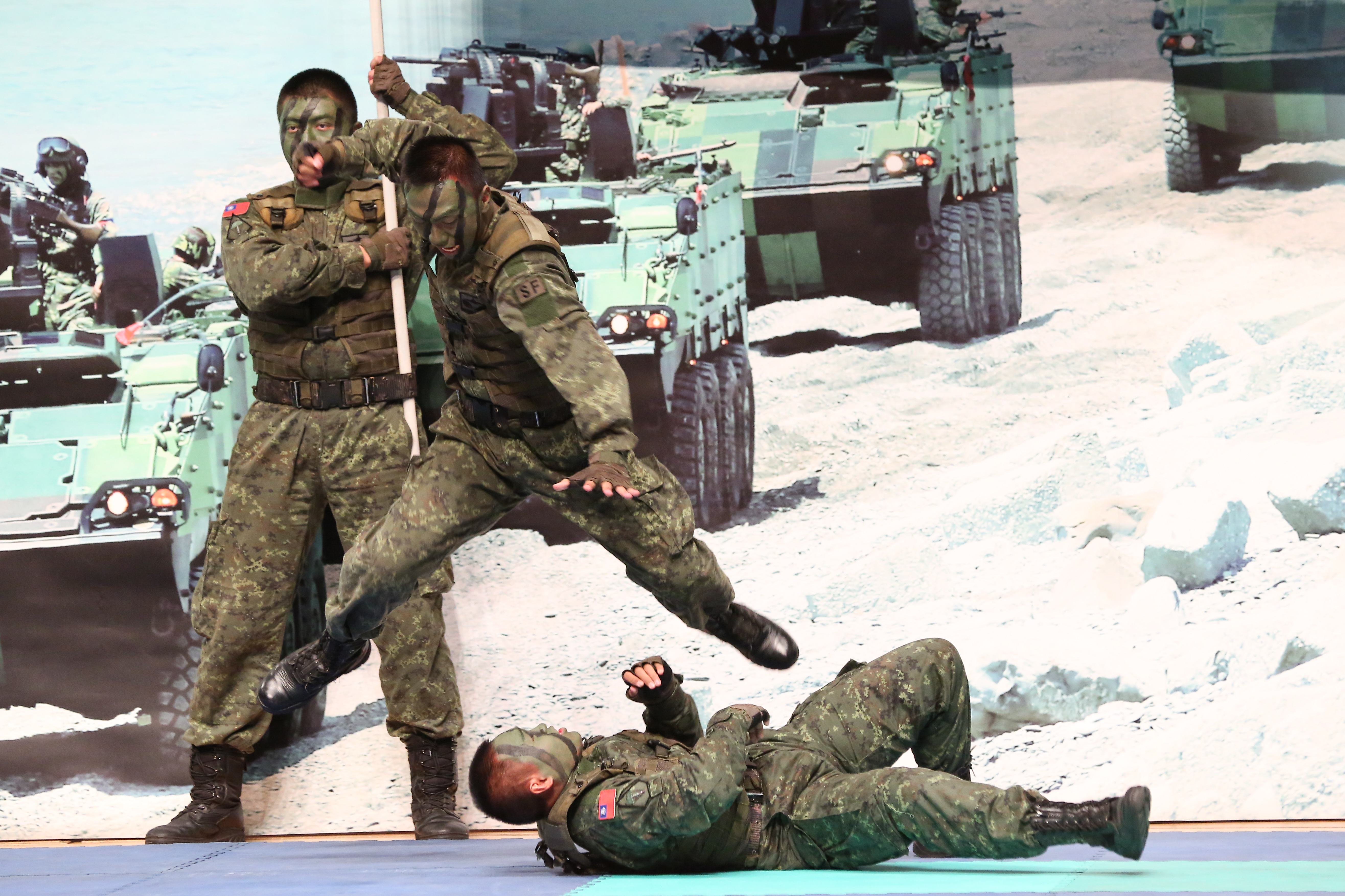 首映開始前，國軍還派出軍隊演出。