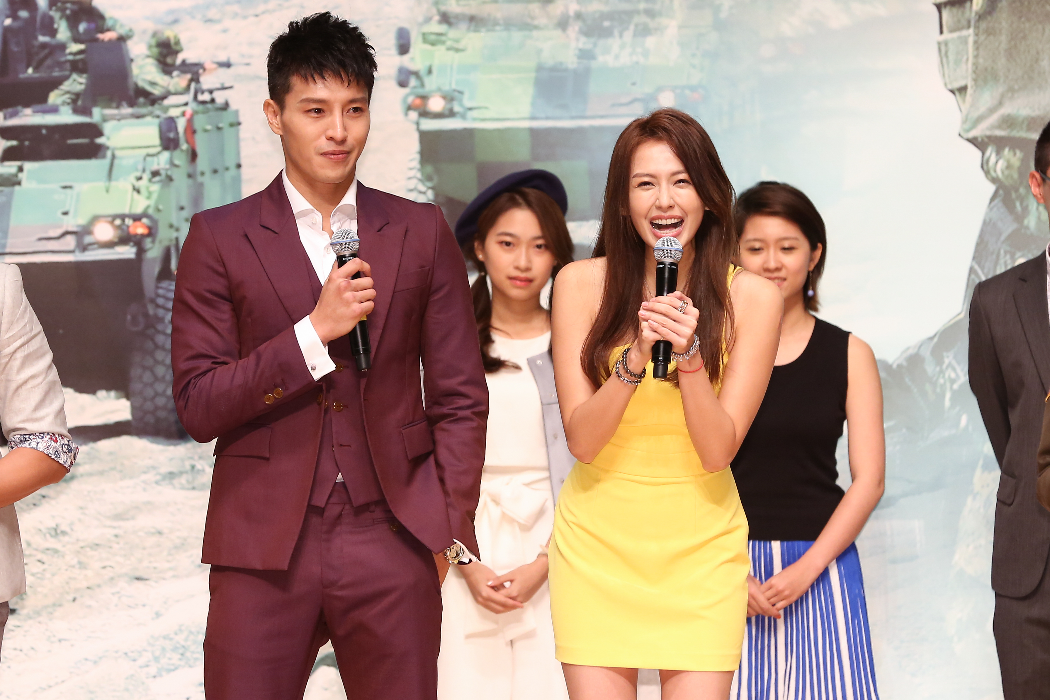 陳禕倫（左）和袁艾菲（右）為了《最好的選擇》勤練身體線條。