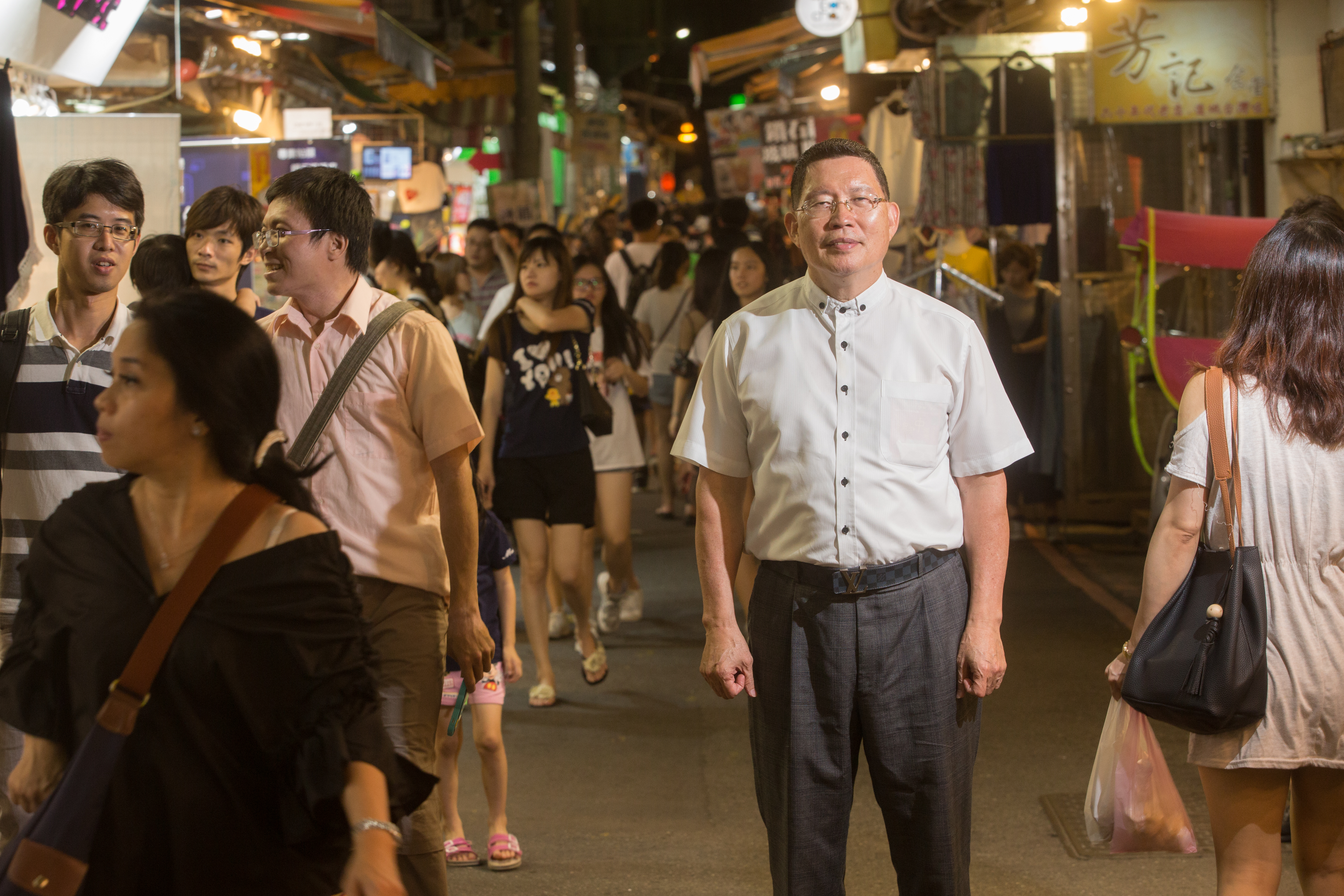 經營彩券行30多年,從愛國獎券到公益彩券,黃有忠曾賣出20多次頭獎。