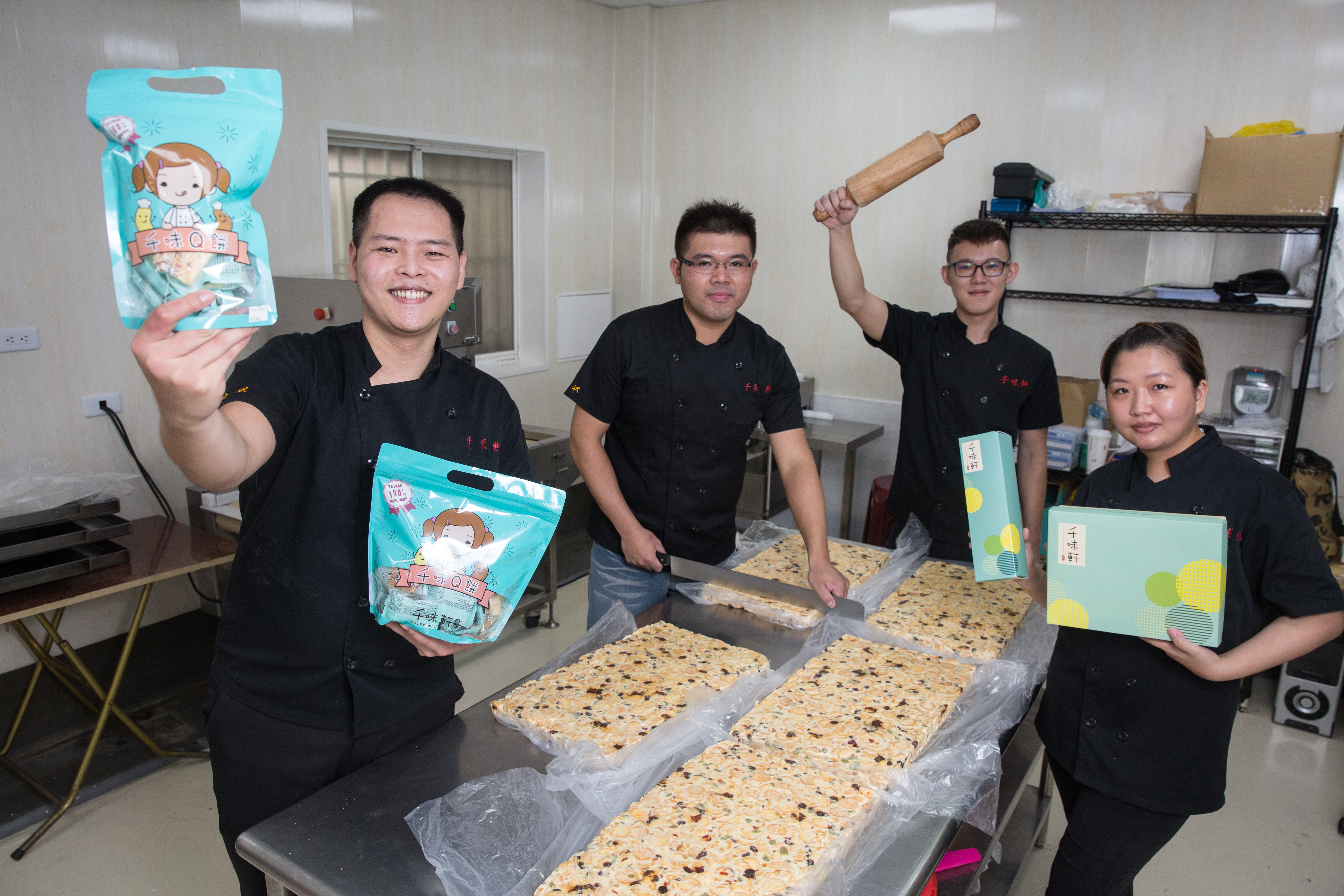 24歲的金沢千味軒老闆林勁勳，2年前拿著6萬元創業，吃白飯配醬油過1個月，終熬出頭，成為旺季月營收逾300萬元的網路名店。 