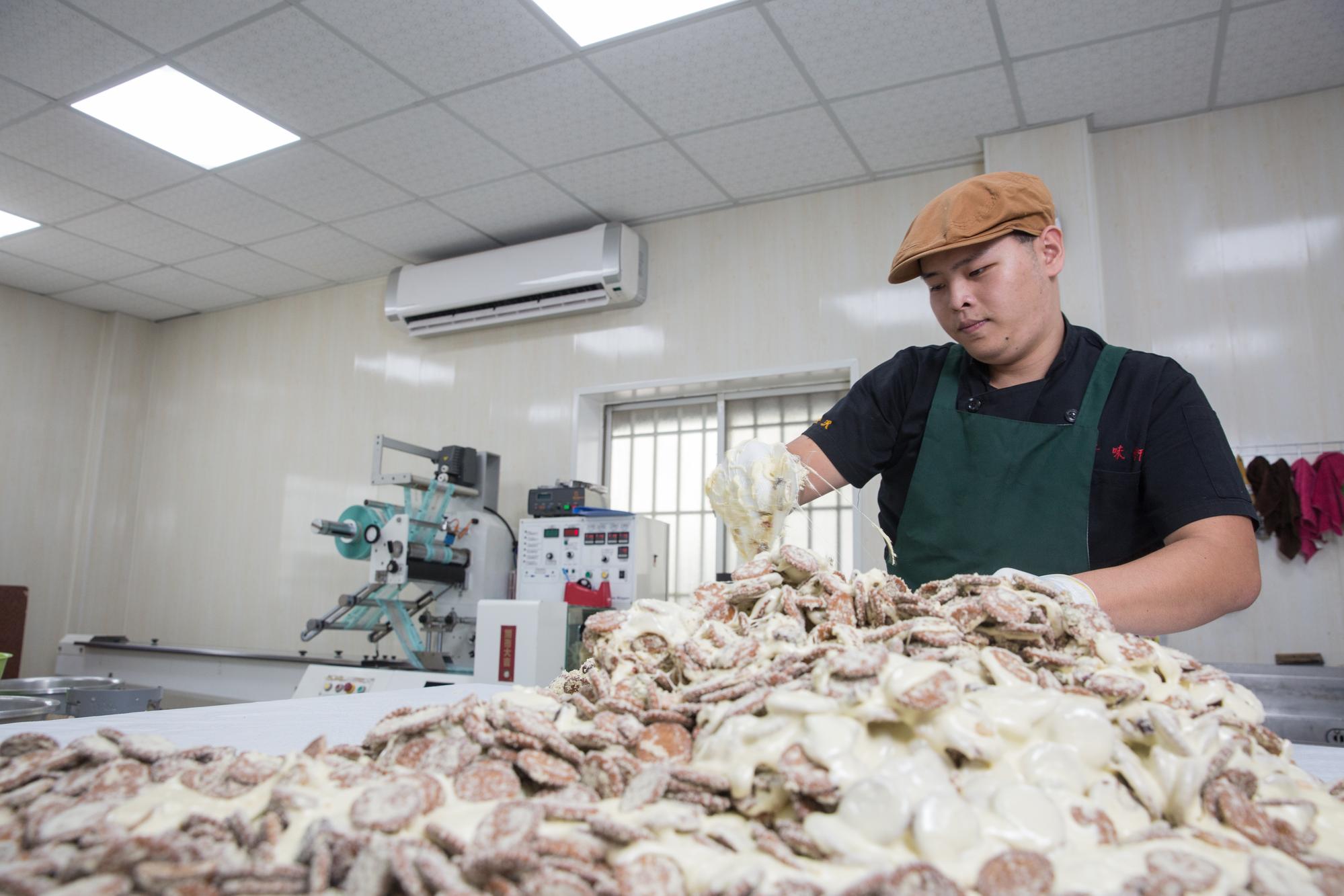 從小叛逆的林勁勳,常對母親管理員工很感冒,會故意和母親唱反調,直到自己創業當老闆後,才懂母親堅持。