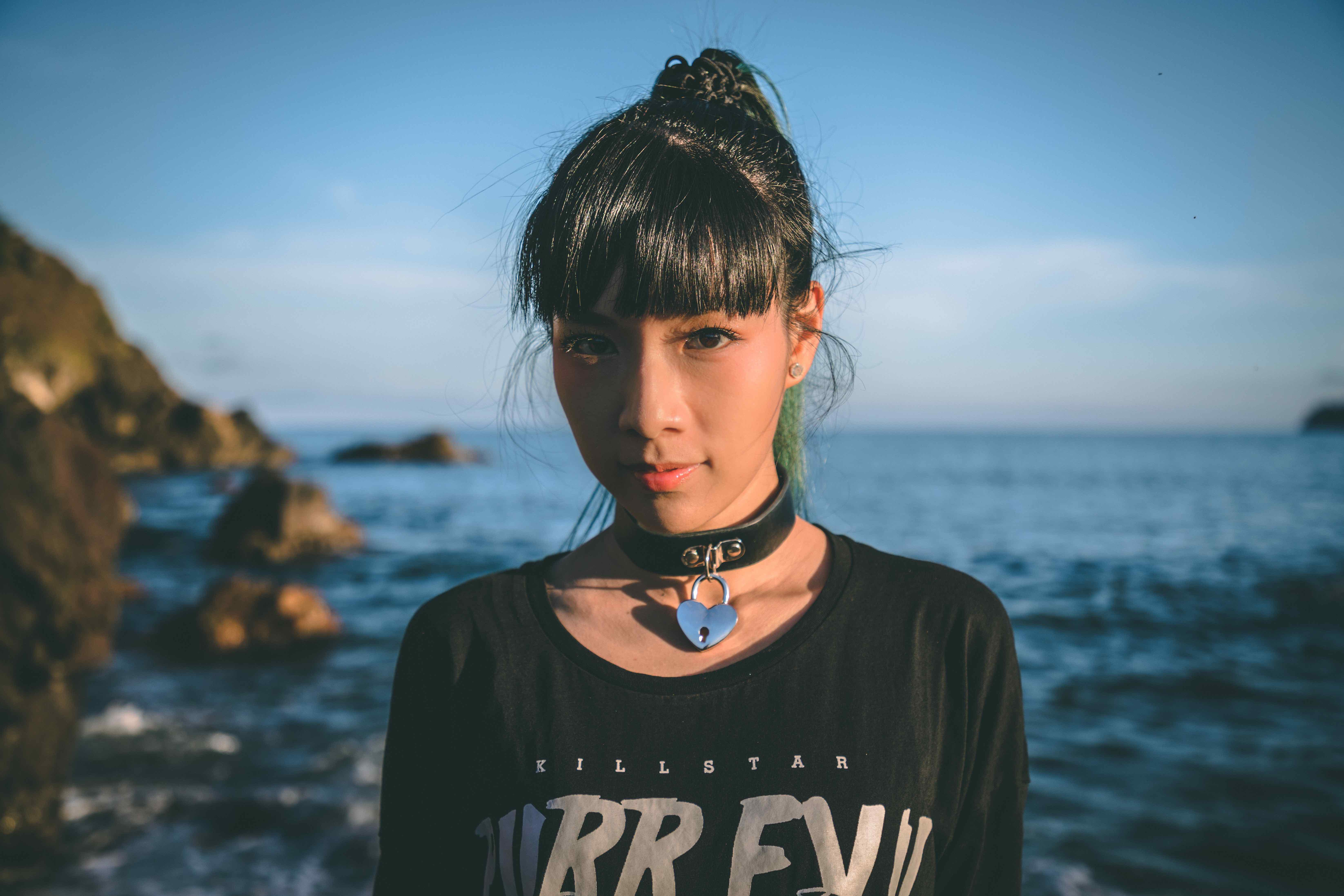 原子邦妮改變作風，推出電子新歌〈不想就這樣結束〉。
