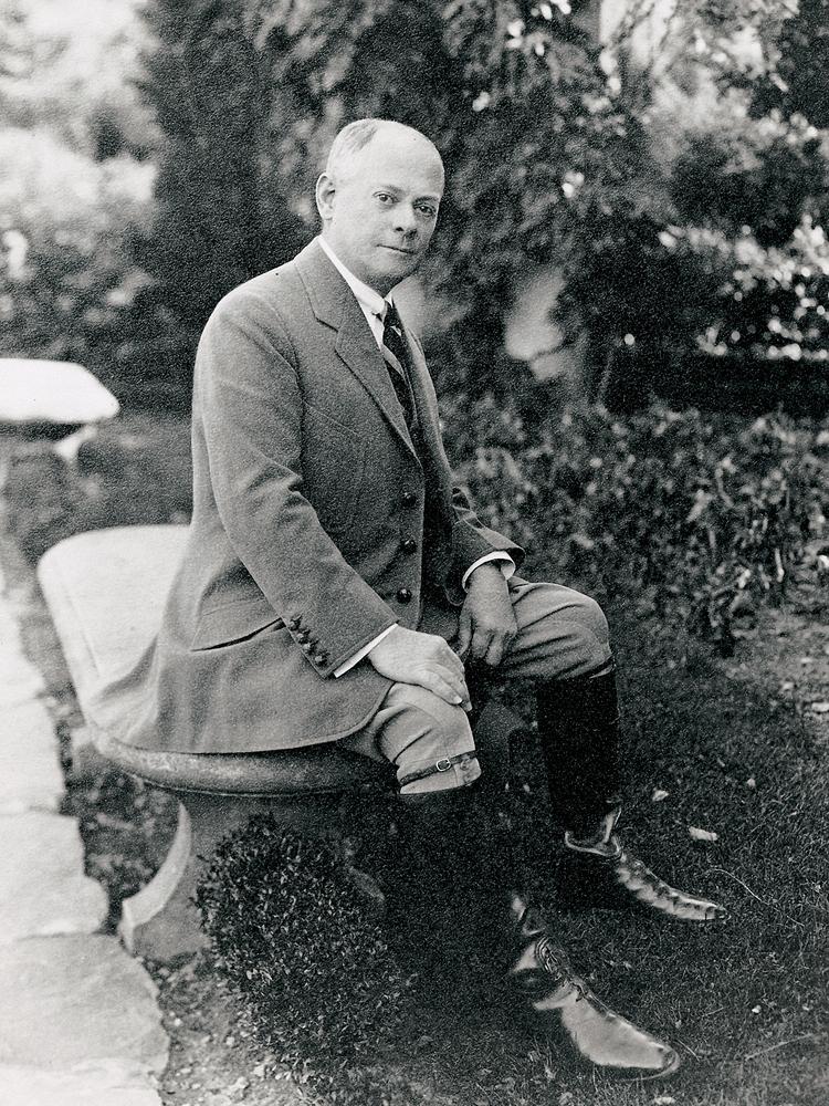 格雷夫斯（Henry Graves，1868～1953）為首任錶主，他以85歲高齡辭世後，其女繼承了此錶，直到1968年才被外孫以20萬美金（約等同於現今的150萬美金）代價售予伊利諾州的「時間博物館」（The Time Museum in Rockford, Illinois）。該博物館於1999年3月關閉，懷錶移往他處短暫展出後，在同年11月於紐約拍出1,100萬美金（約3.3億台幣）天價。