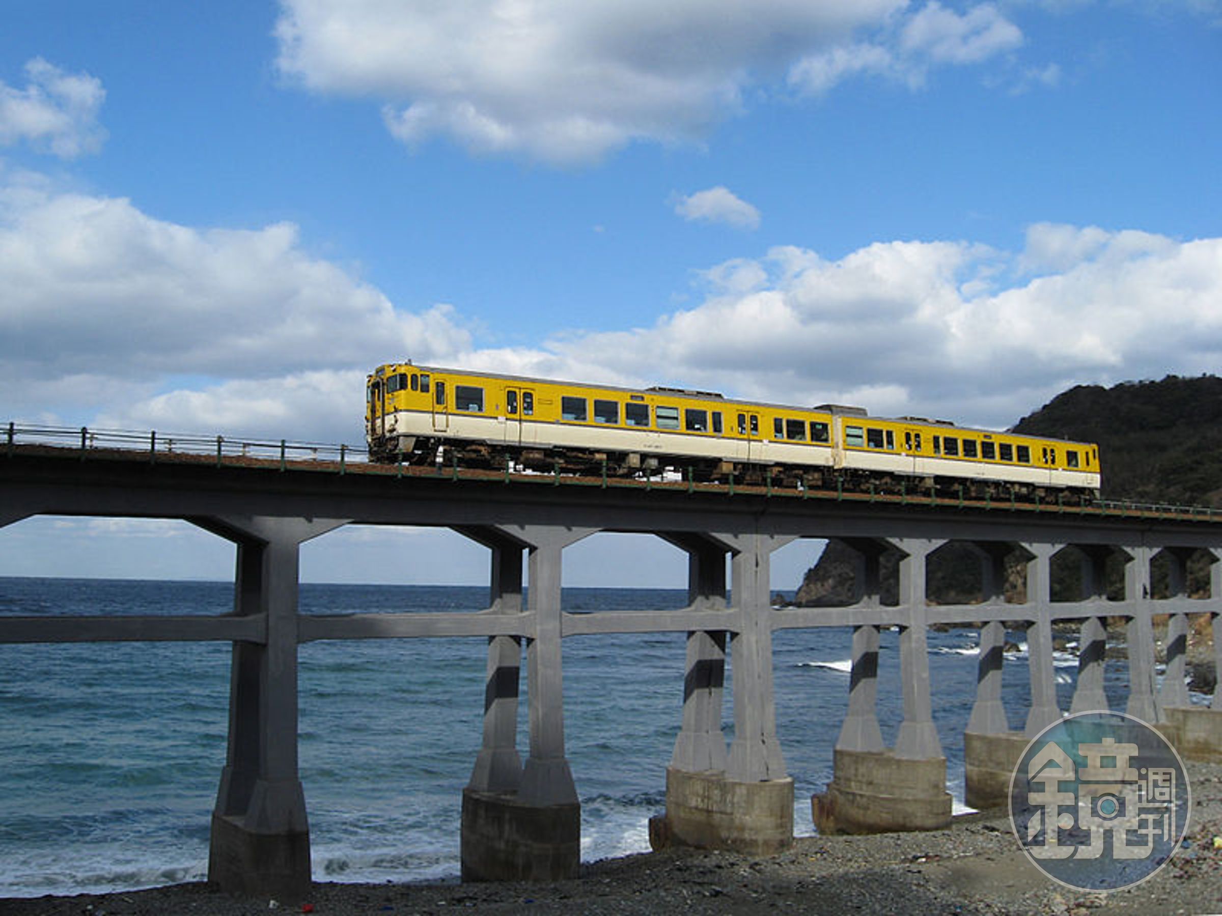 普通電車駛過惣郷鐵橋。（圖片來源：維基百科）