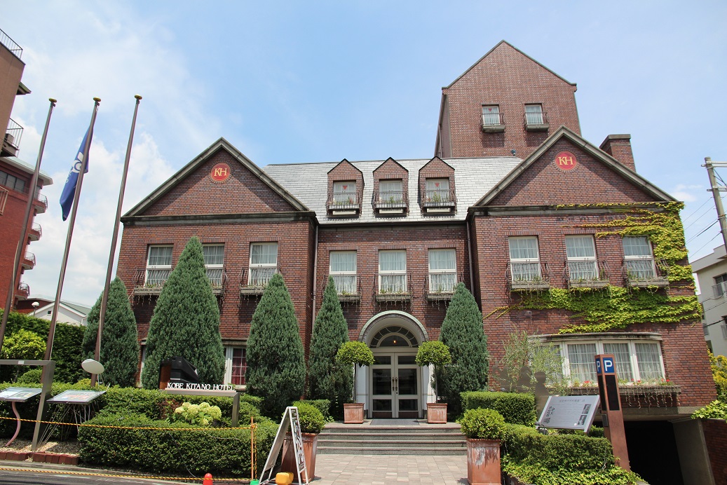 神戶這棟紅磚外觀的旅館，很洋派。