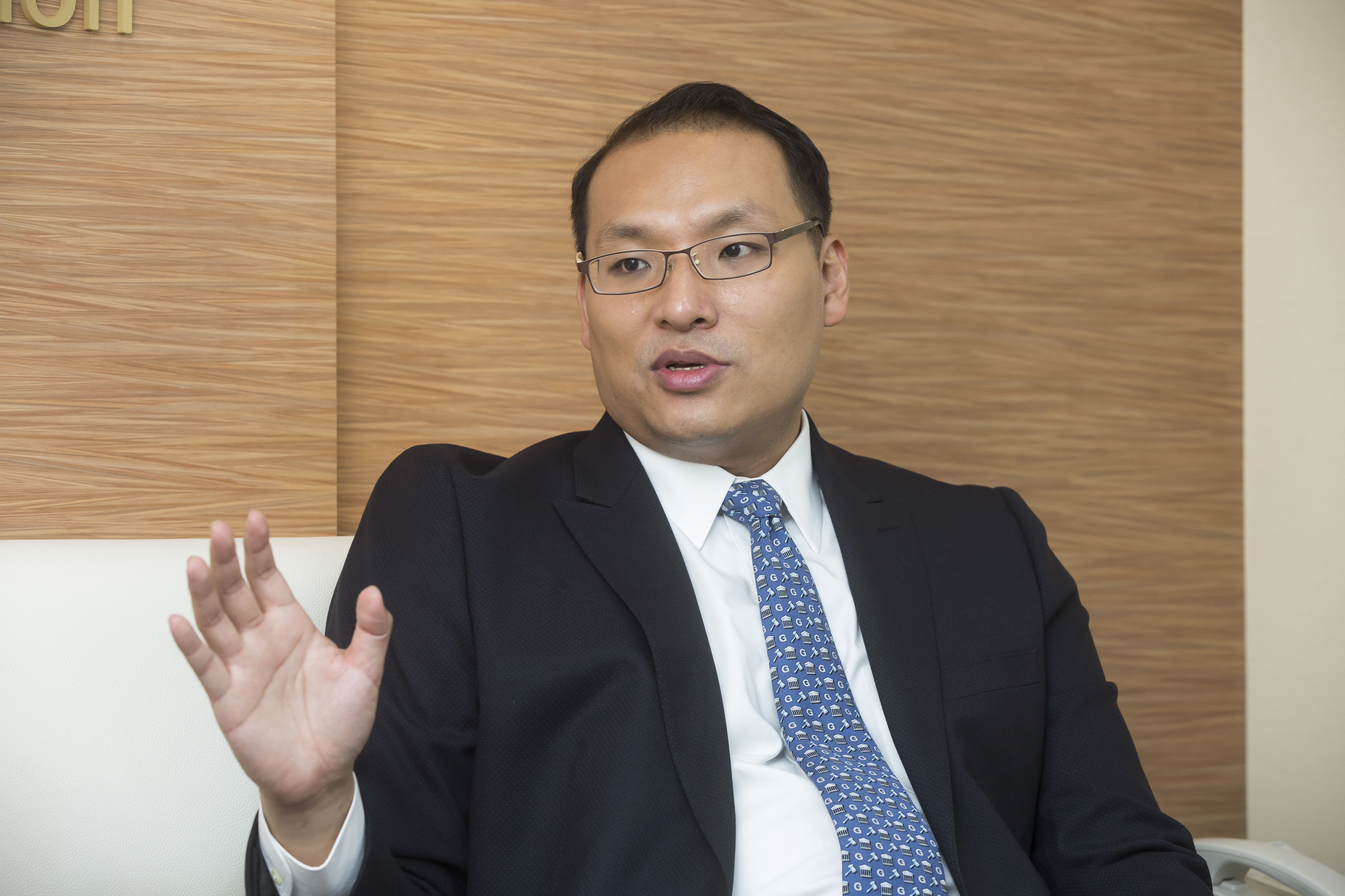 金評中心評議委員會主委兼總經理張冠群強調,購買投資型保單須簽署重要風險告知書等相關文件,記得要仔細看完、看懂再簽名。