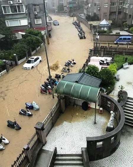 大湖山莊今年豪大雨淹水，若一旁水保地被開發恐造成走山。