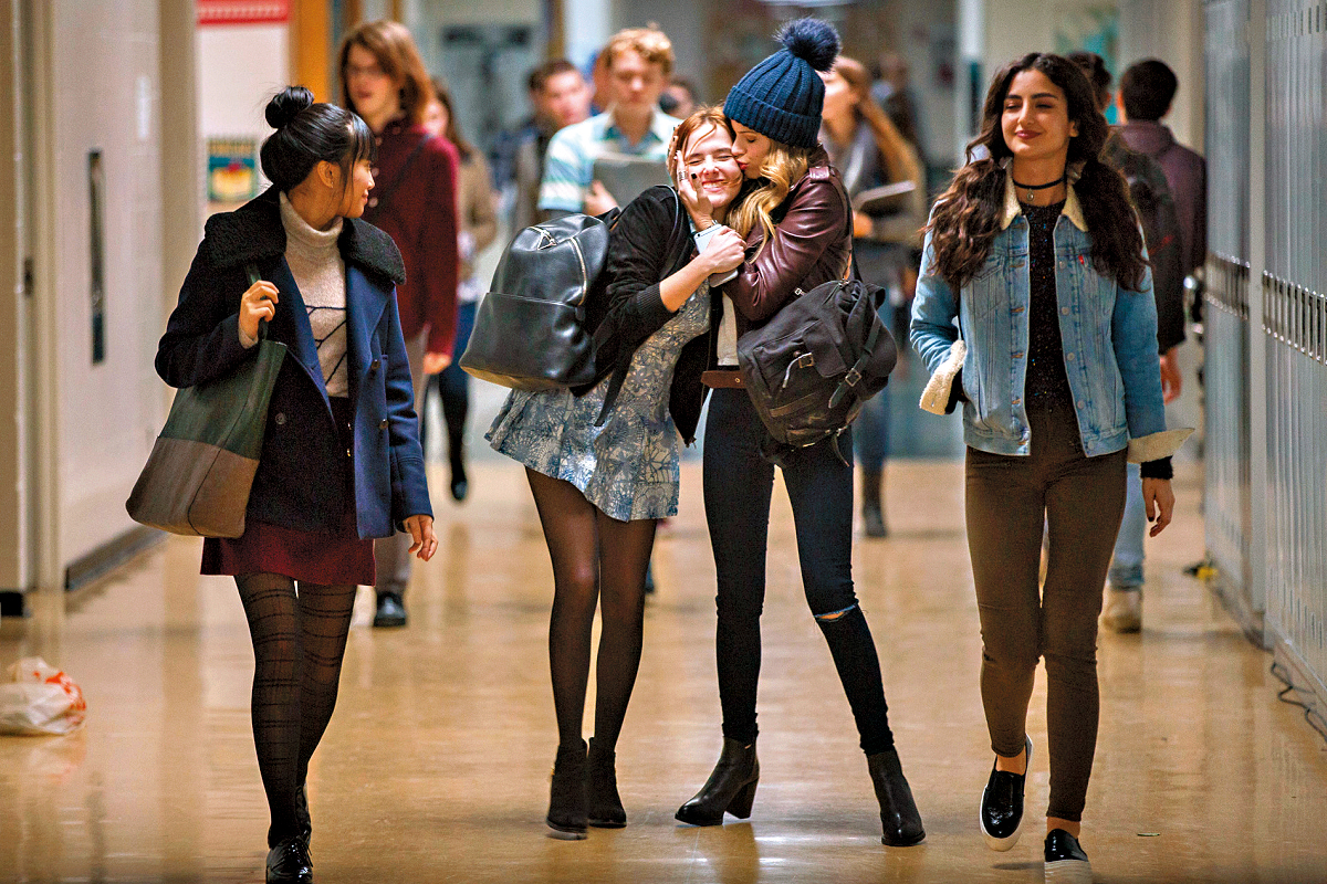 電影藉女主角不停過著跳針日子傳播珍惜當下、為善最美的提醒，加入校園霸凌議題頗有創意。（采昌提供）