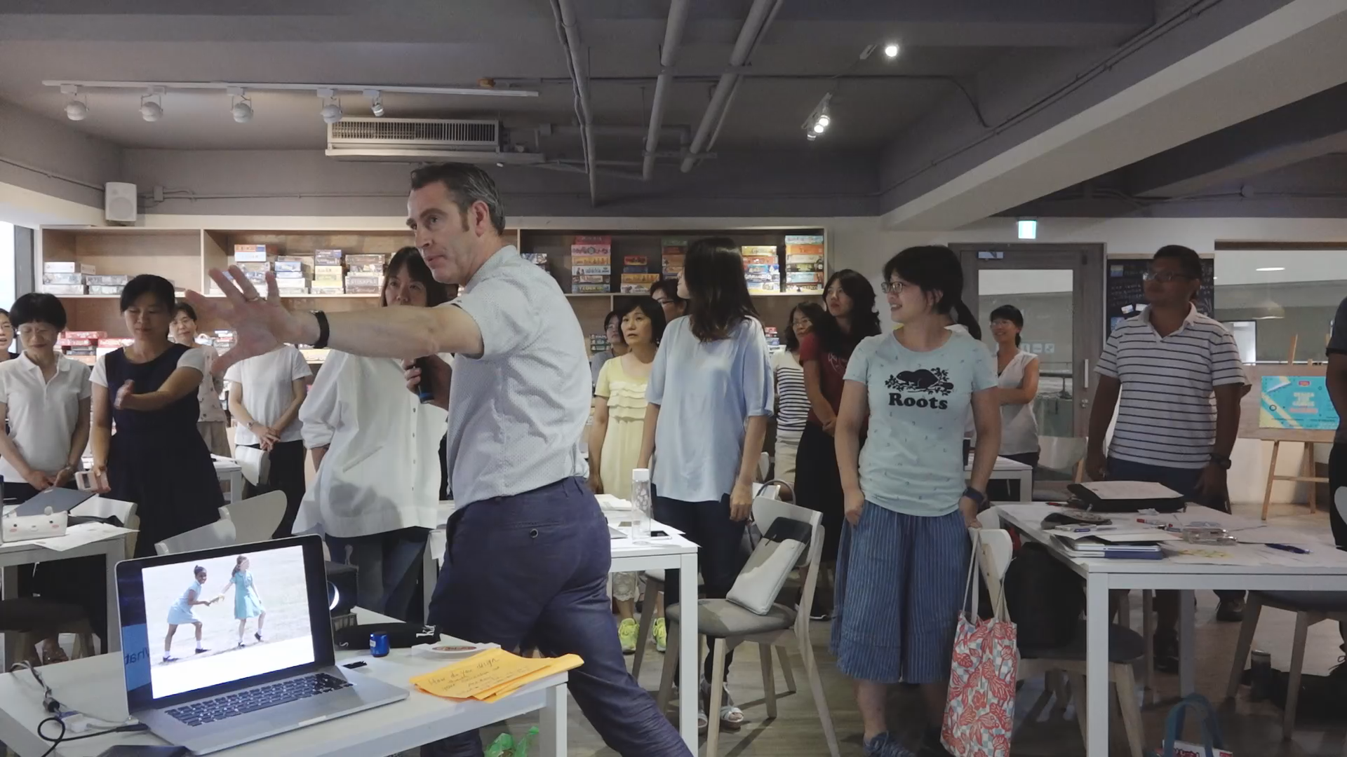 透過工作坊，英國愛旭麗小學校長理查．鄧恩（Richard Dunne）帶領台灣的教育界人士，透過課程設計，來讓孩子對學習更有感，並且愛上學習！