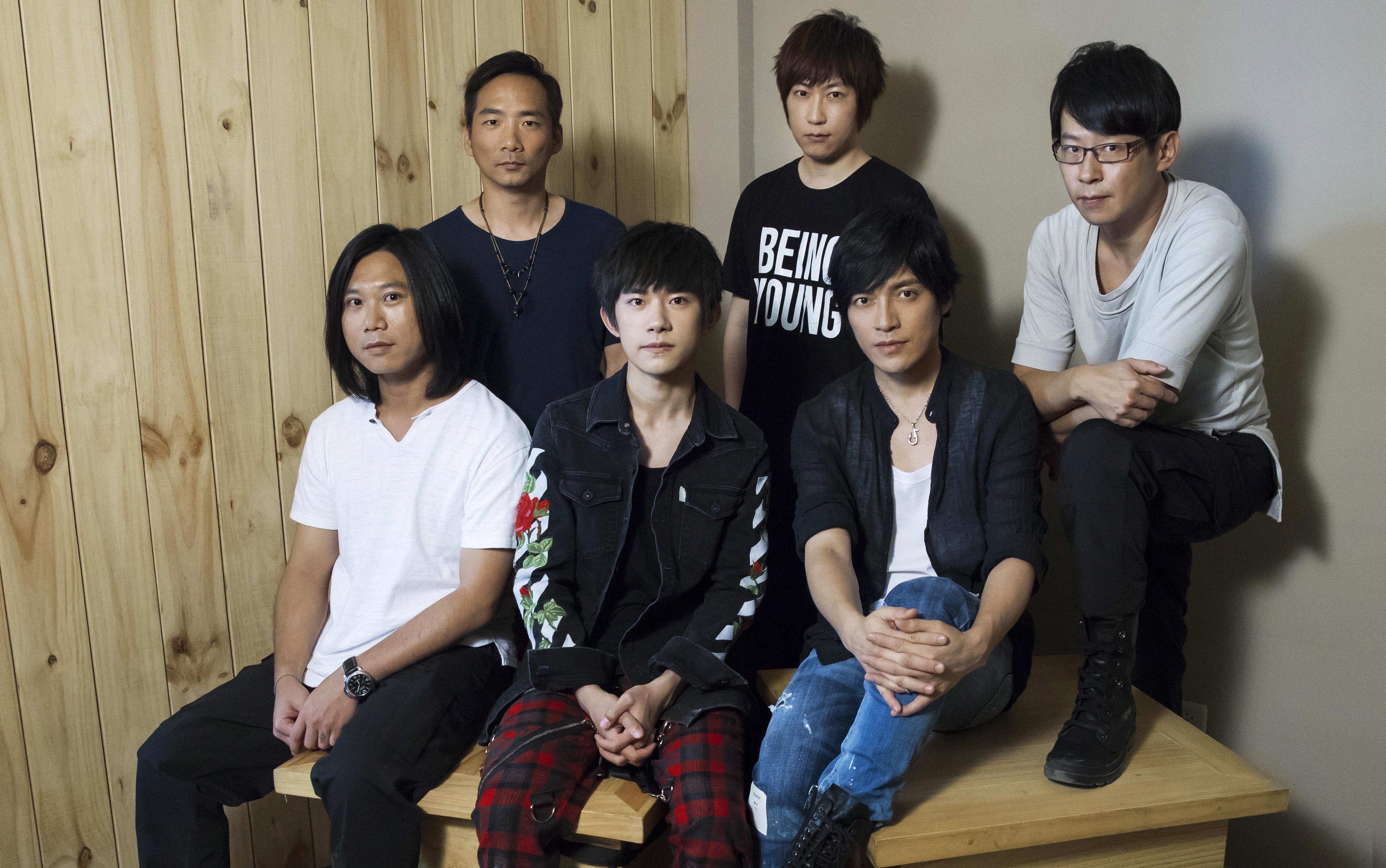 TFBOYS的易烊千璽祕密來台拍攝五月天〈成名在望〉MV，片中有感人演出。