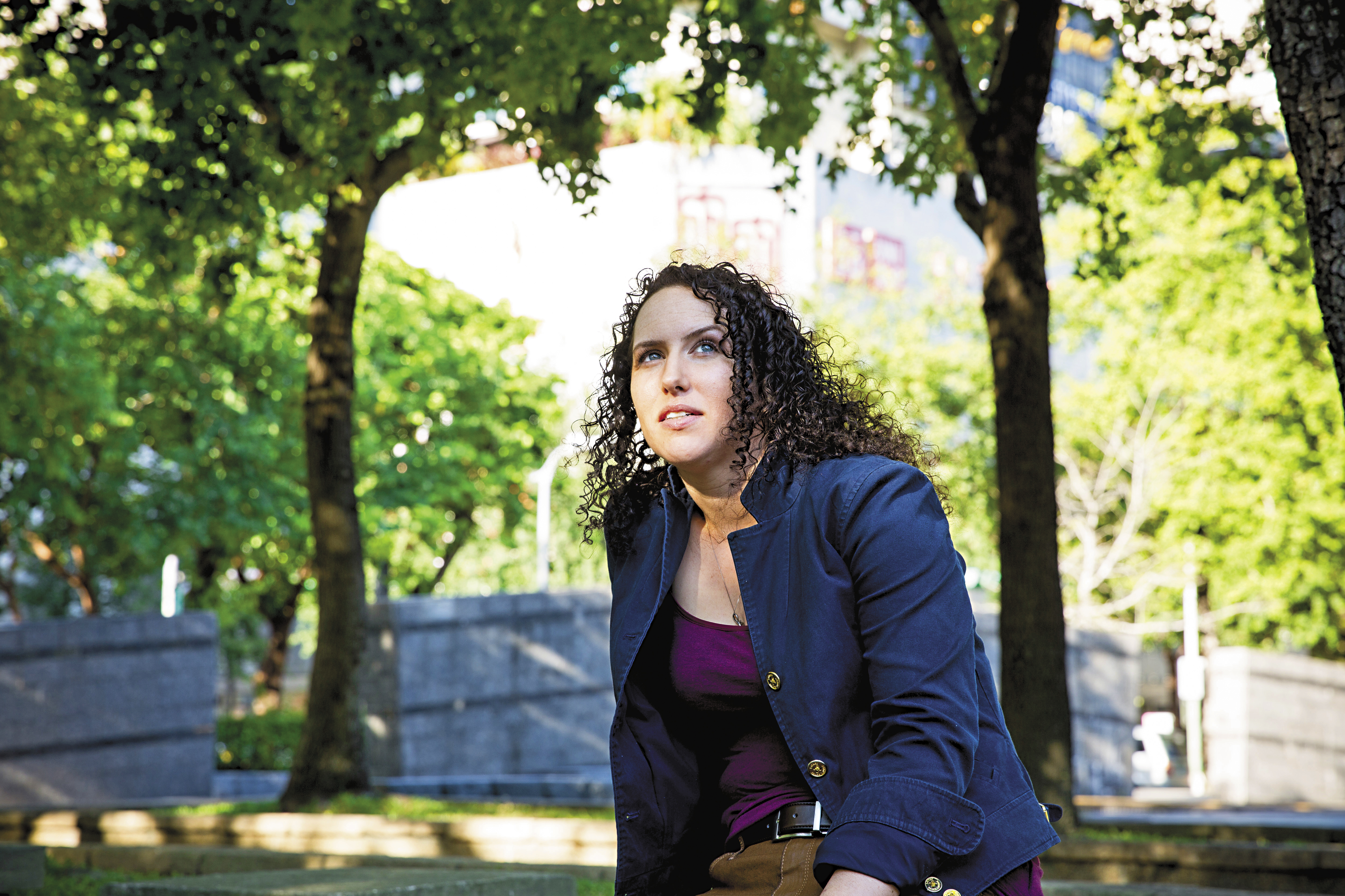 有時候，瑞秋史塔看到的幻覺只是扭曲的空間，或是樹木、牆壁上浮出怪異紋路或臉孔。