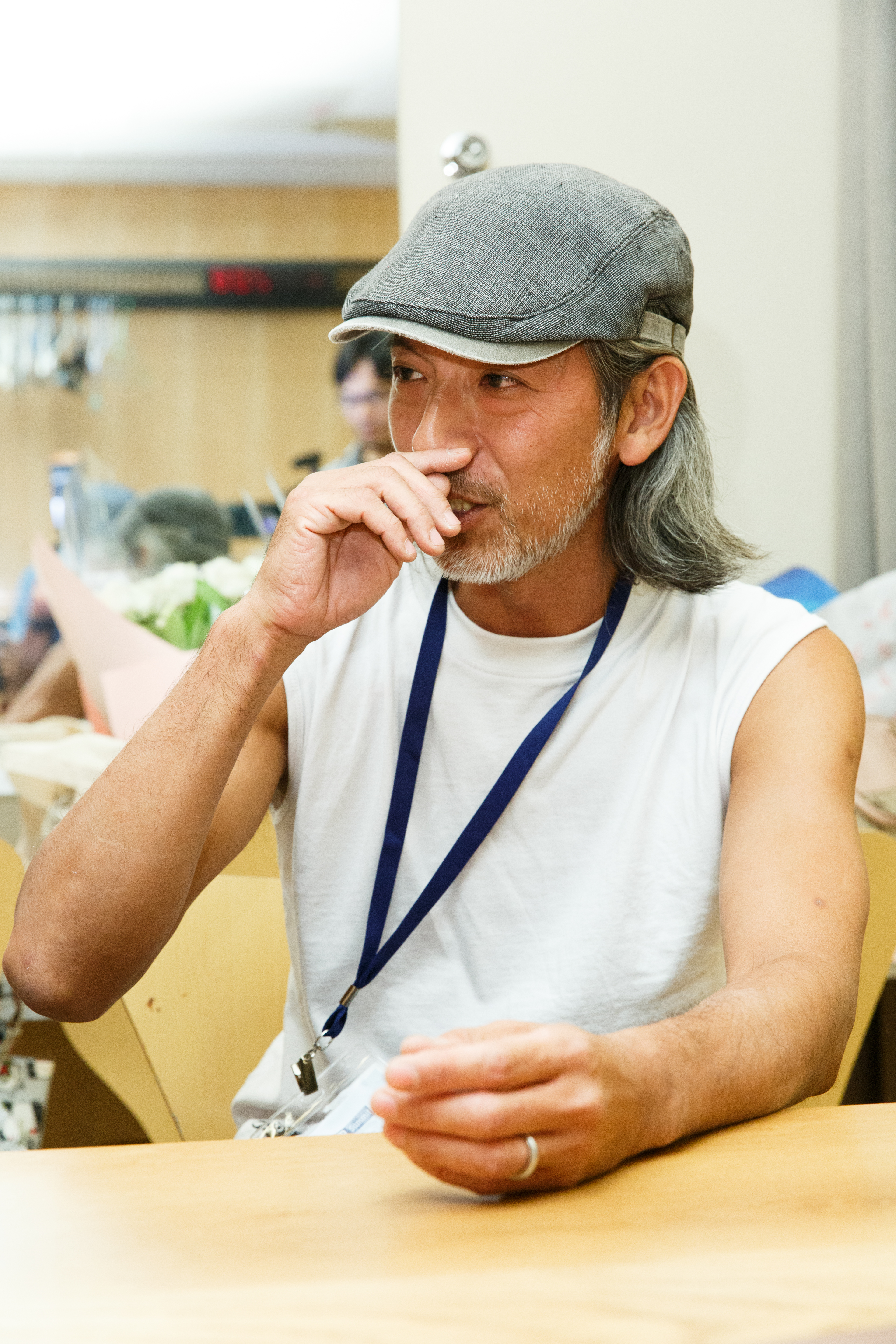 聽到媒體詢問原本齊柏林導演約好要來看首映一事,導演袁緒虎傷感hold不住,要走出休息室調整情緒。