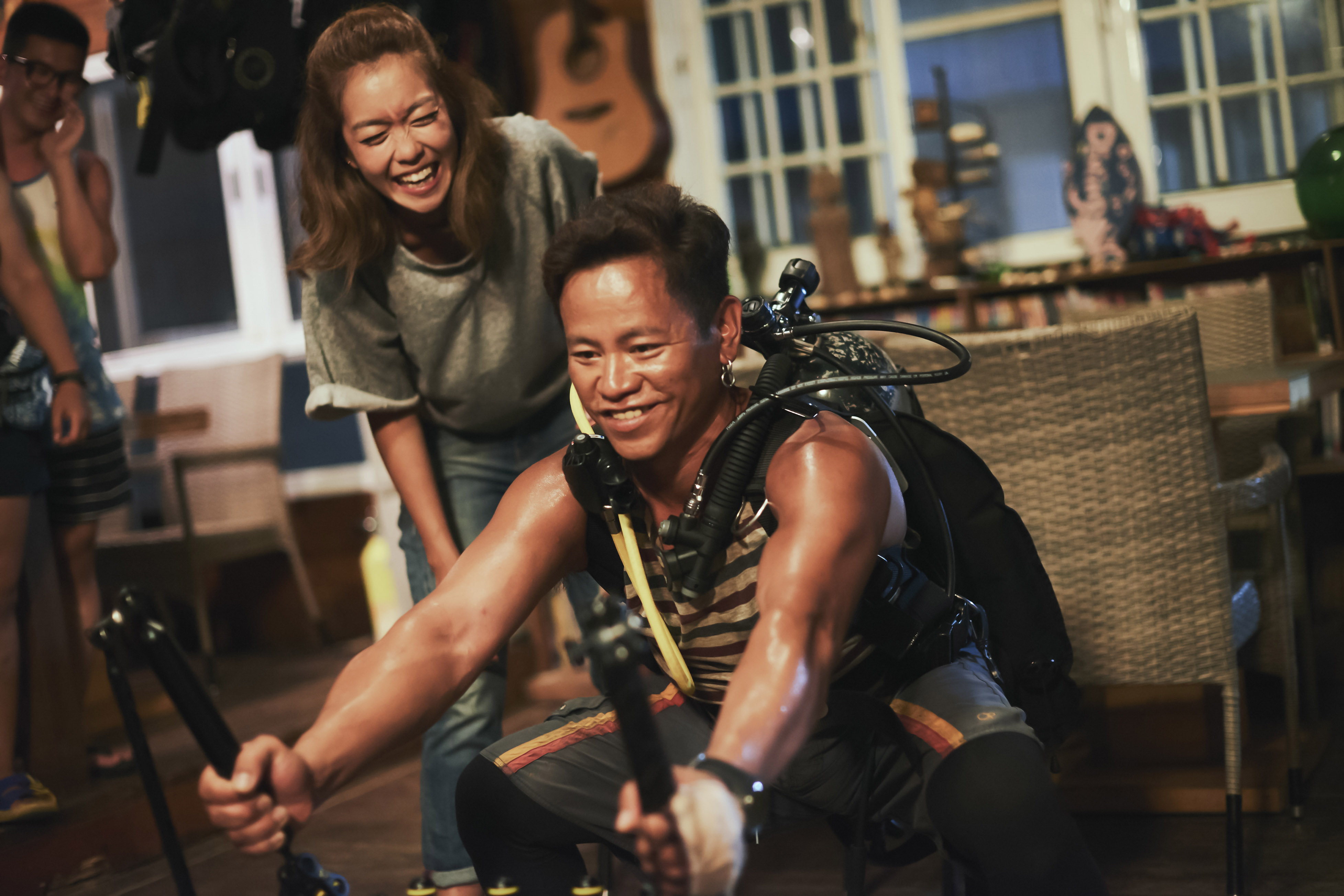 男主角蔡拿威因交通延誤未能趕上首映聯訪，他在片中面對2位女主角，以及對家鄉與外面世界的取捨有著巨大的掙扎。（緒虎製作提供）