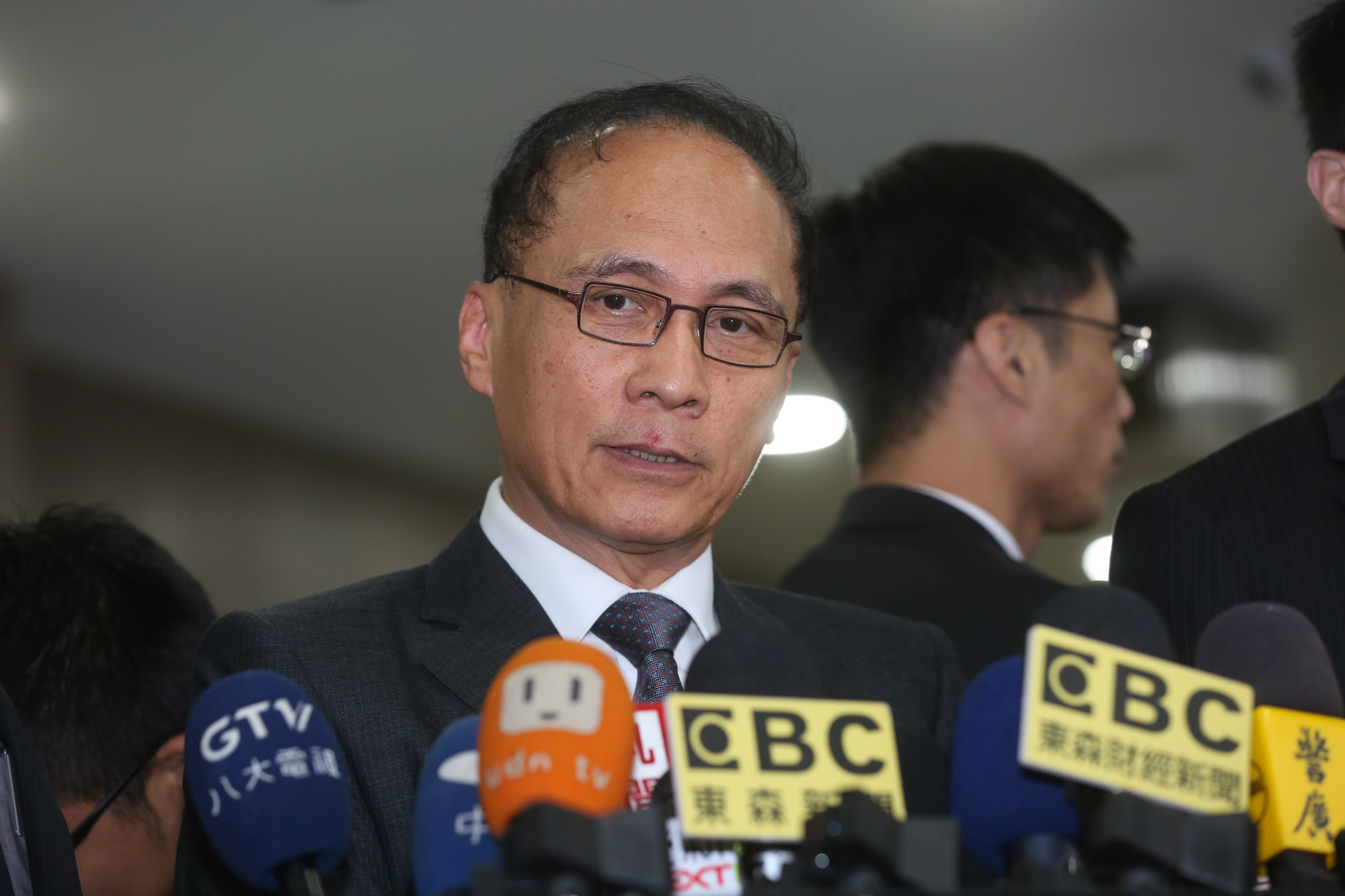 行政院長林全3日在國安會議上向總統遞出辭呈。