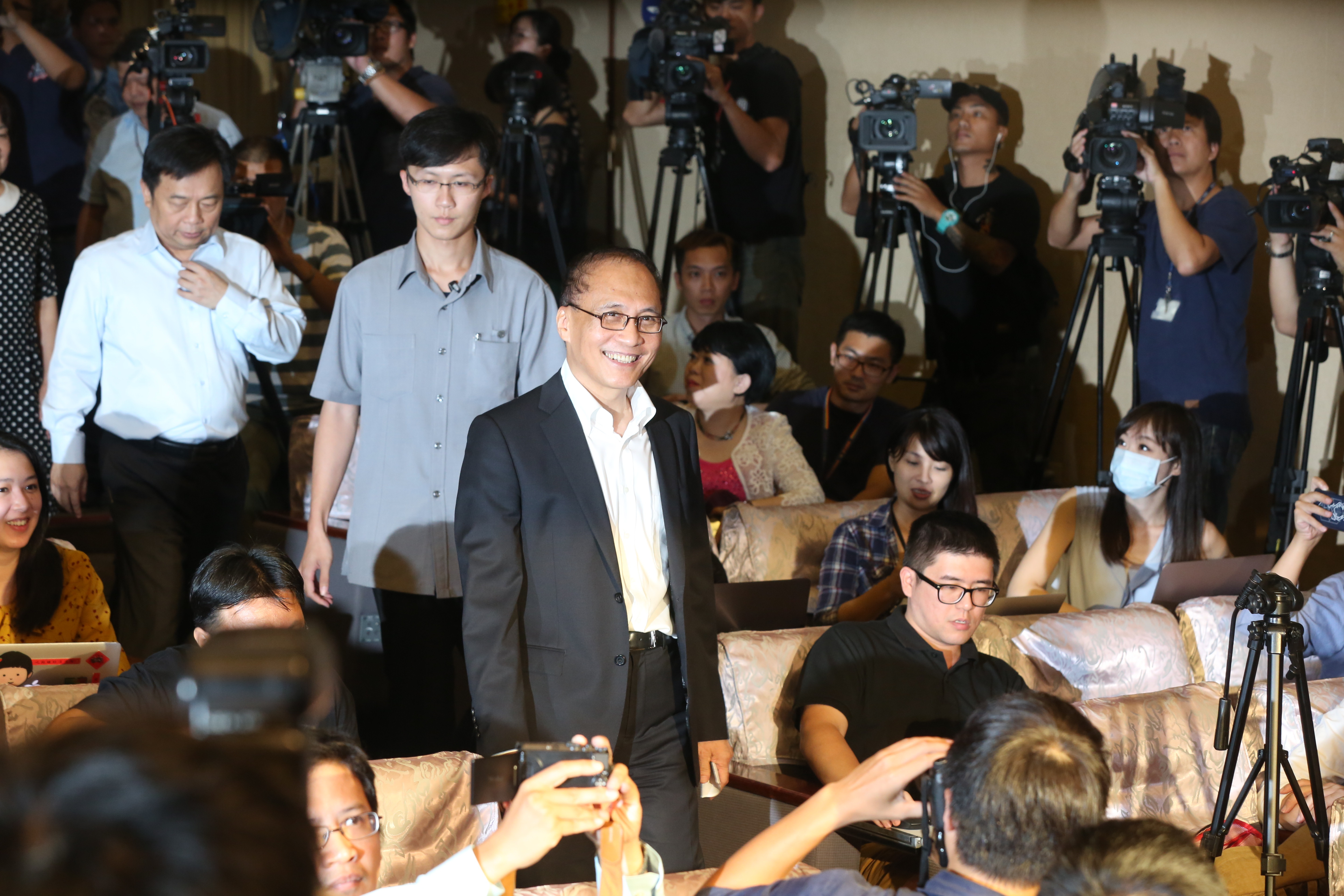 林全表示，不管閣揆換誰，都是要落實總統政見。