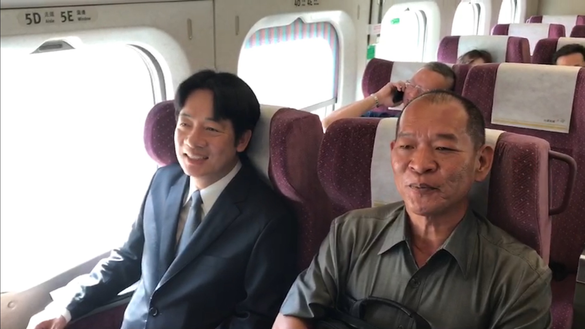 賴清德帶著一名隨扈，輕便北上。