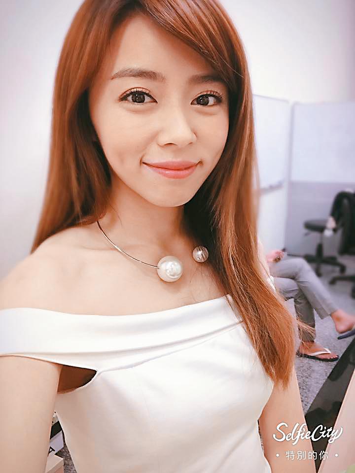 王瞳與艾成相戀6年,王母一度反對交往,後表示希望王瞳等30歲再嫁,艾成今年將積蓄投入餐廳經營副業,終於讓王母說出:「不錯啦!很用心!」