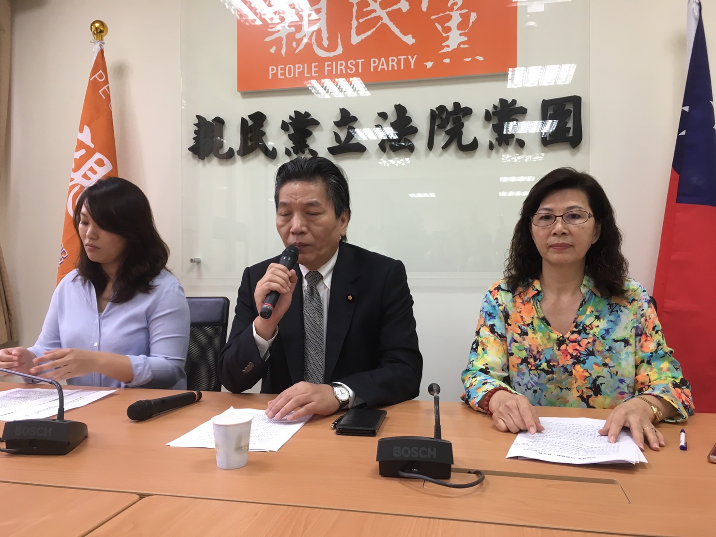 親民黨要求107年度總預算退回行政院重編。