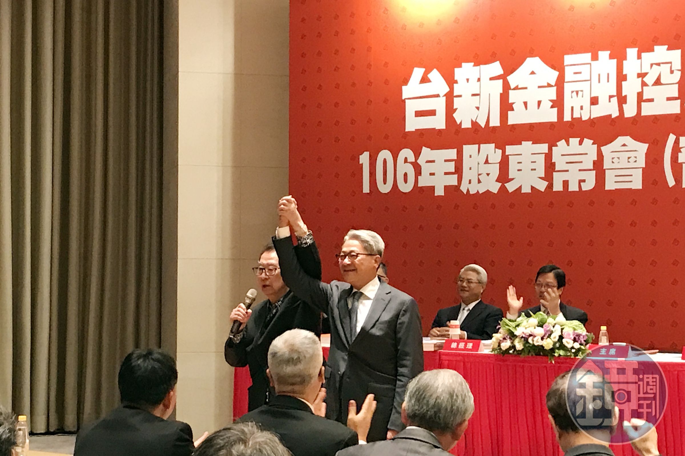 大股東寶佳對台新金團隊提5點建議，讓明年要改選董監事的台新金相當緊張。