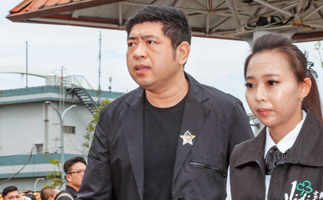 NONO和朱海君相差14歲,交往3年戀情受阻,朱媽媽在節目上反對交往一度分手,但NONO仍不放棄將她追回,順利結婚育有1女。